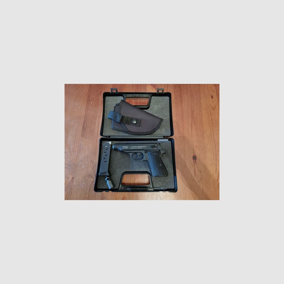 Walther PP 9MM P.A.K. Schreckschuss inkl. Holster