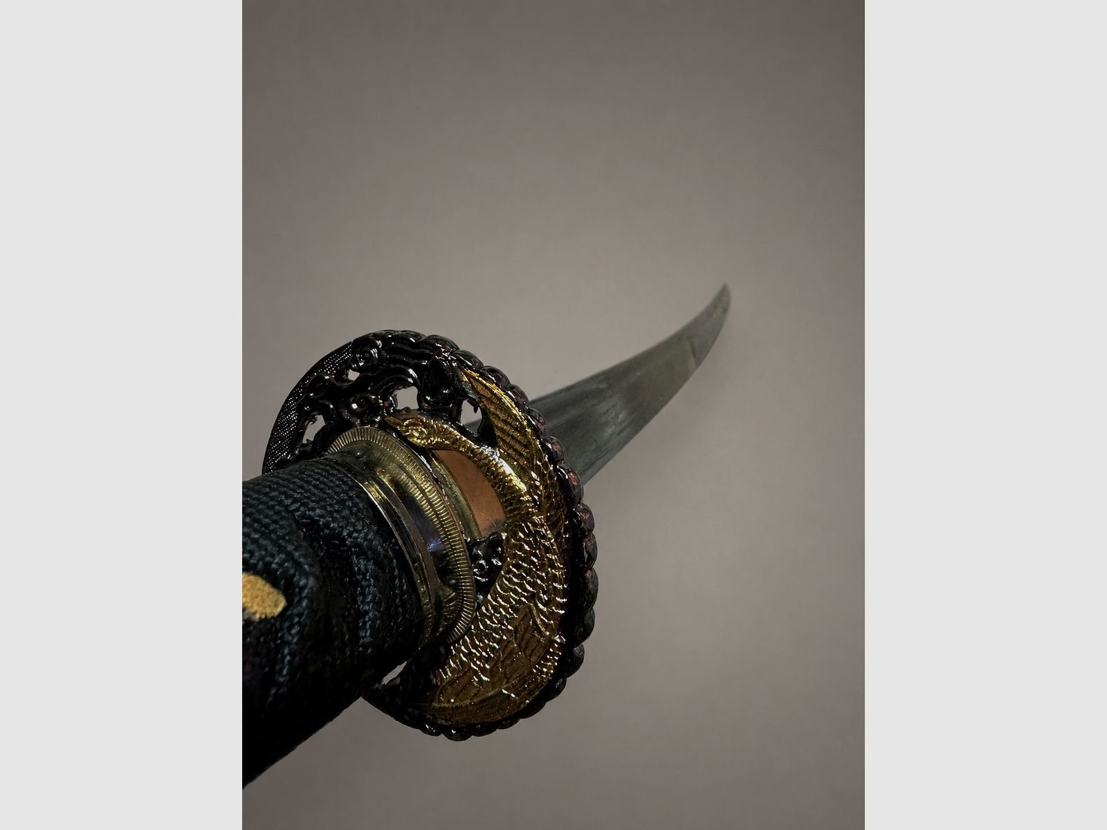 Katana im japanischen Stil mit Drachentsuba und Scheide