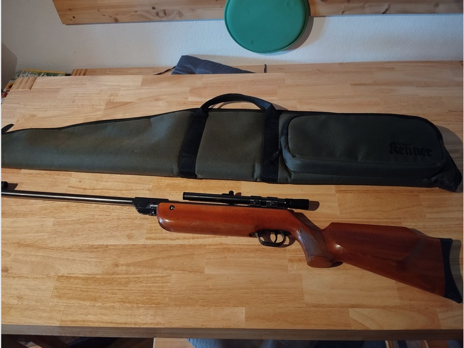 Super Komplett Preis.. Biete ein gut erhaltenes Oldtimer 70er Jahre  Luftdruck Gewehr LG 4,5 Modell 55 von Walther .