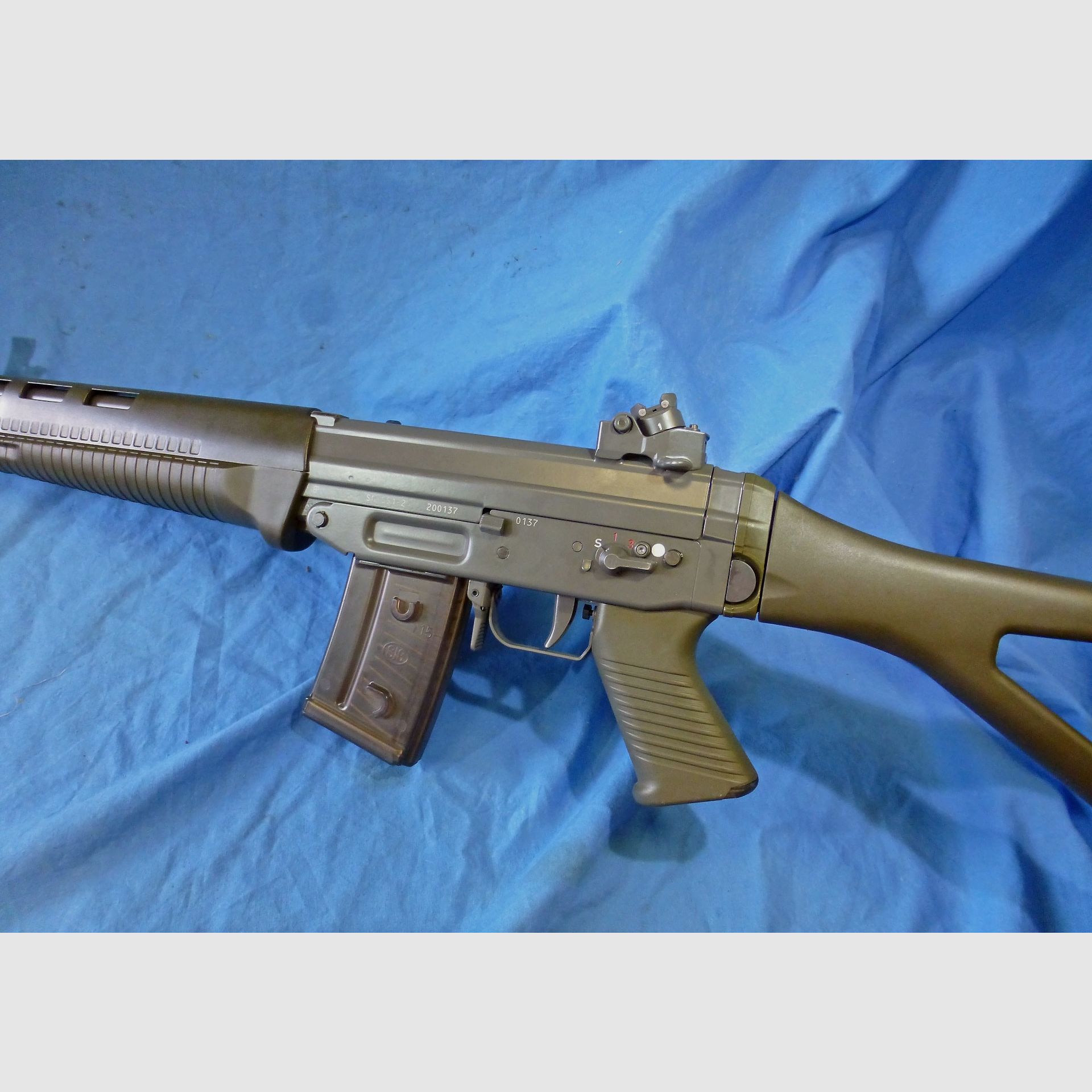 SIG SG551-2 Vollautomatische Büchse, Bild 2 von 2