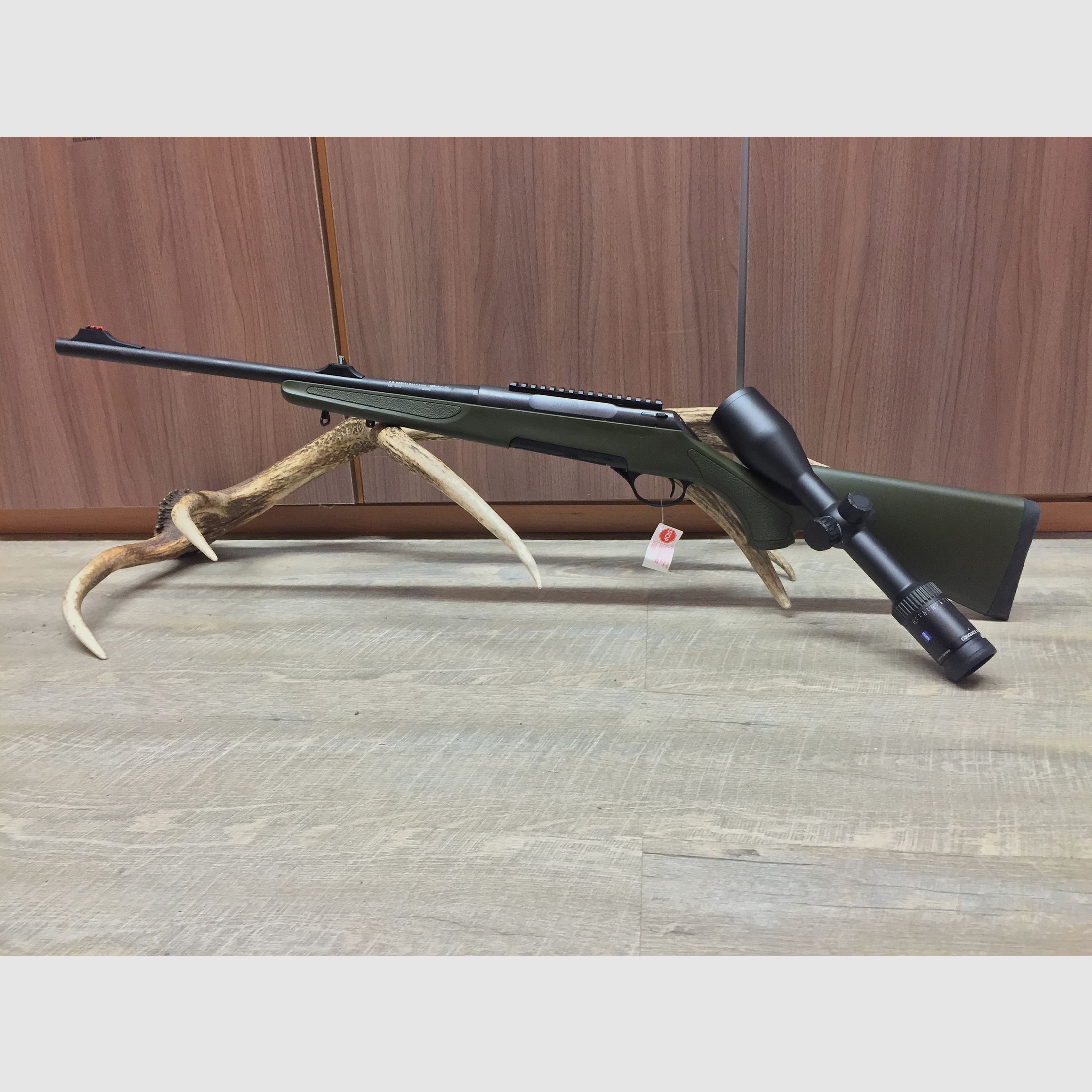 Haenel Varmint Jaeger 10, con Zeiss Conquest V6 2,5-15x56