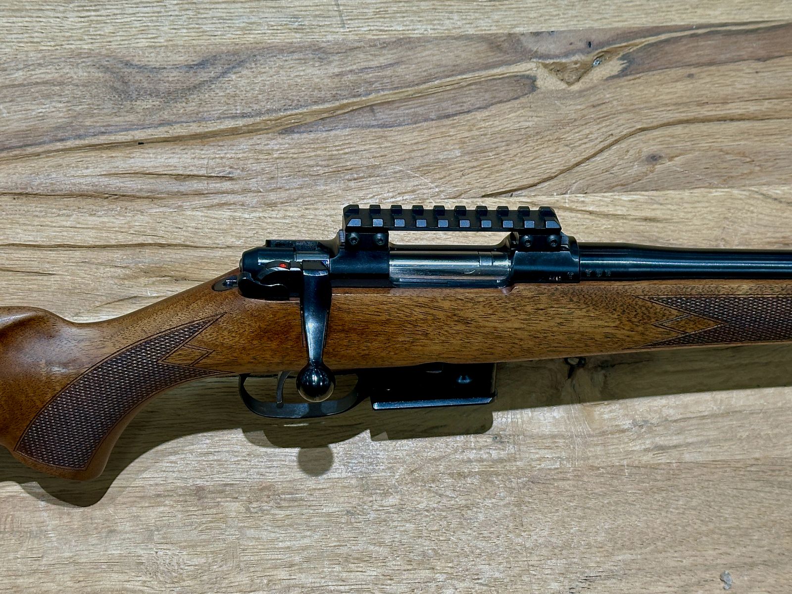 CZ 527 M Karabiner .223Rem. mit Picatinny-Montage & Schalldämpfer