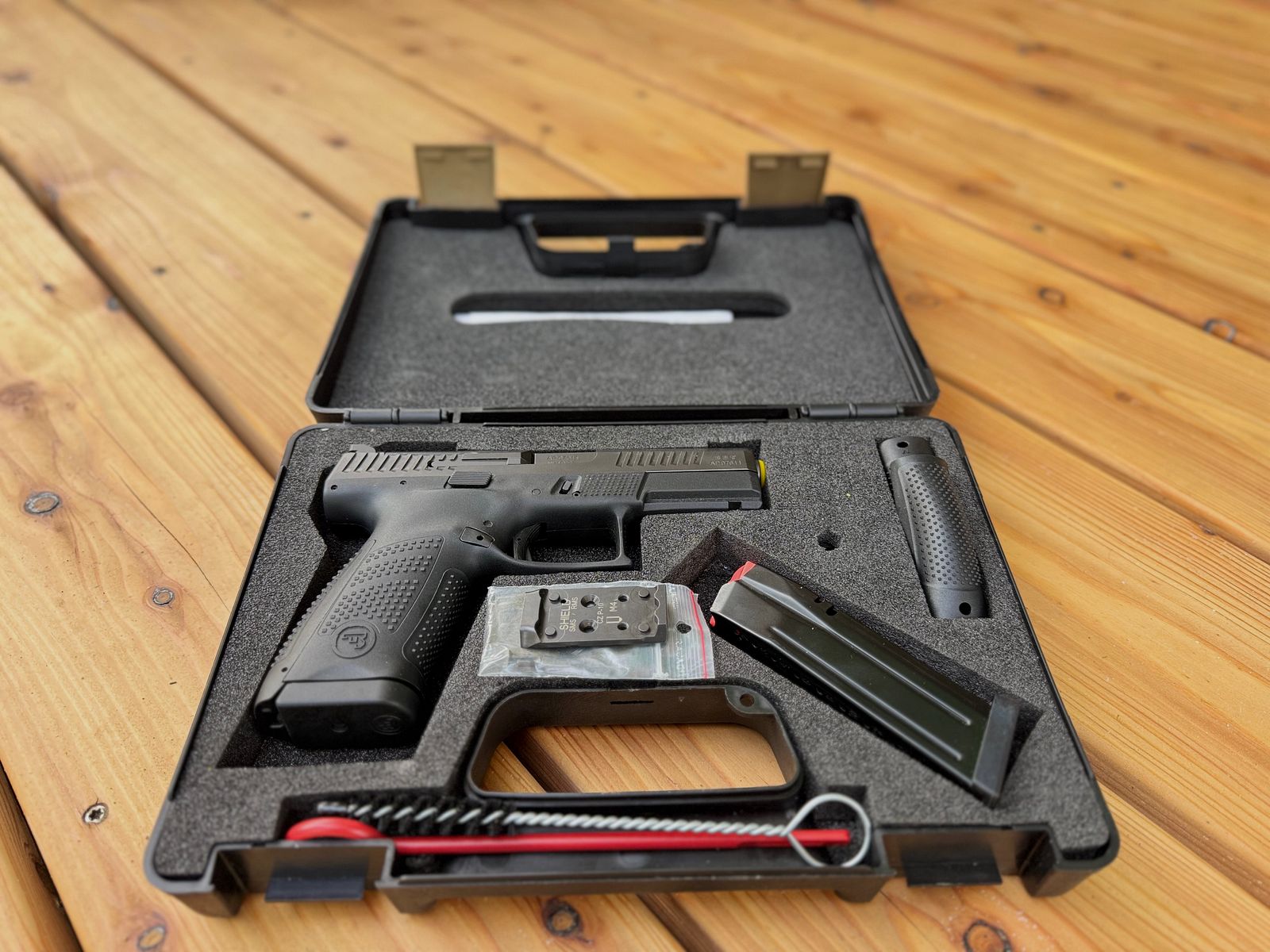 Pistolet CZ P-10 C OR dans la mallette d'origine