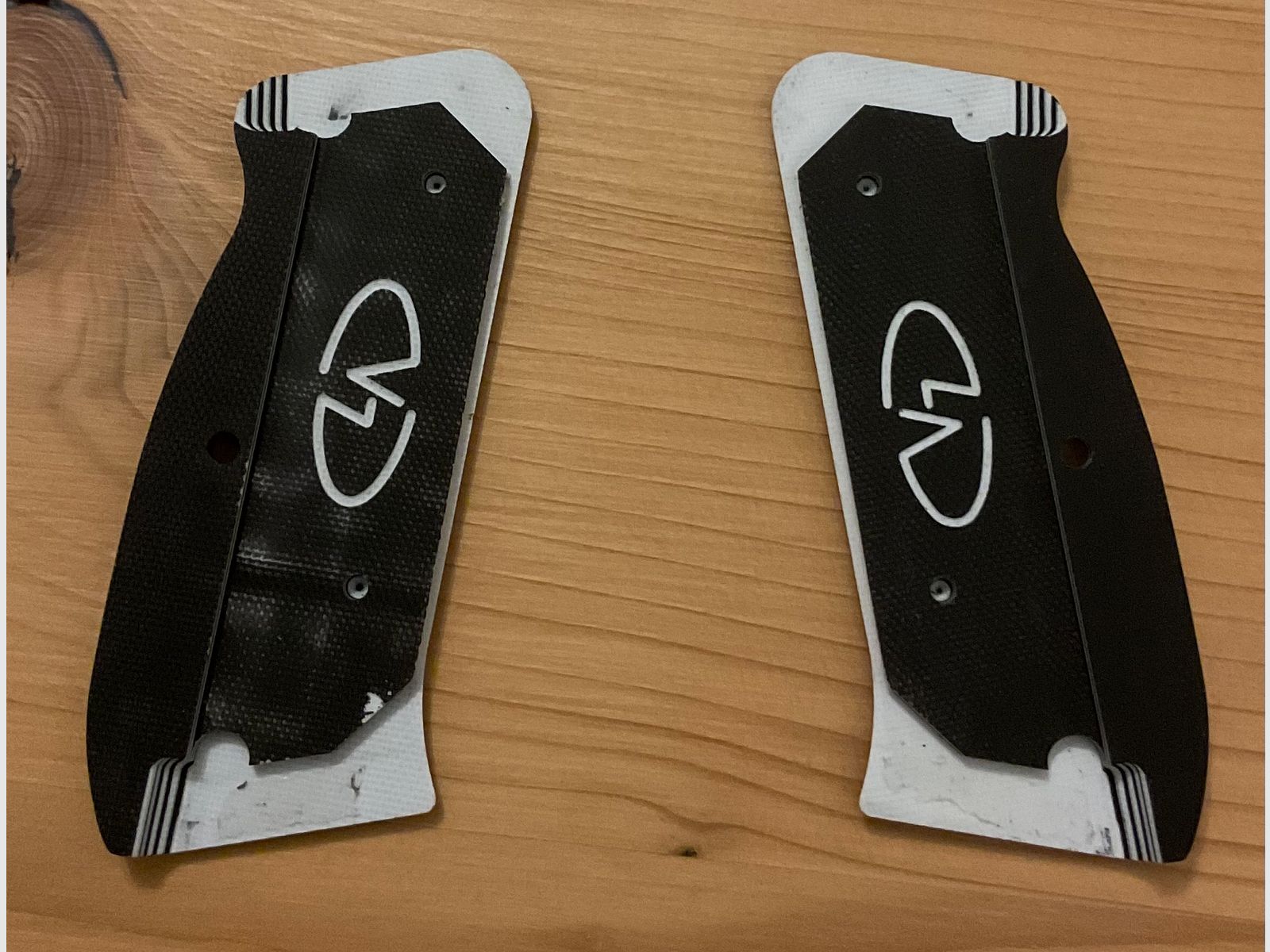 Grip scales VZ Grips G10 for CZ Shadow.