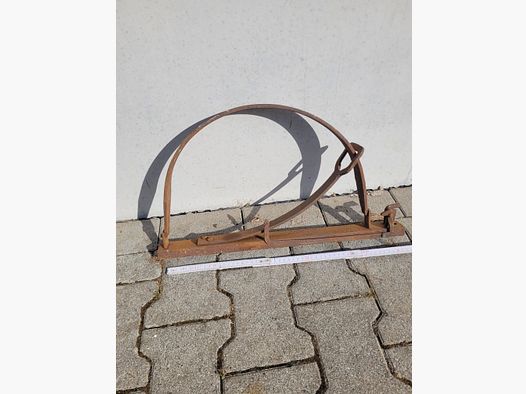 Fangeisen Dekoration Bärenfalle 45cm x 56cm 