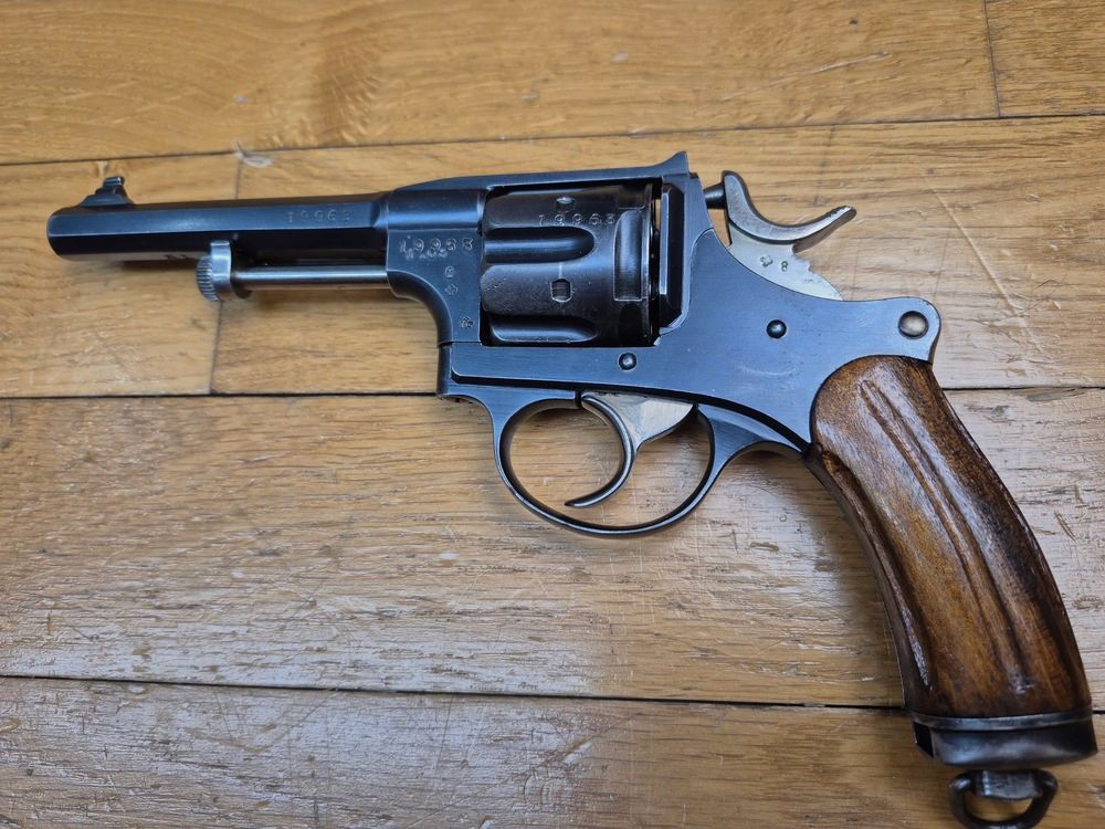 Sehr schöner Schweizer Revolver Modell 1882 (und nicht 1882-29!) – Kal. .7.5 Schweizer – Militärwaffe aus dem Arsenal von Bern – » W+F Bern » – Waffe 2. Art von 1916 – Nur 17.255 Waffen – Sehr guter Zustand und Kategorie D! – TBE, Bild 2 von 25