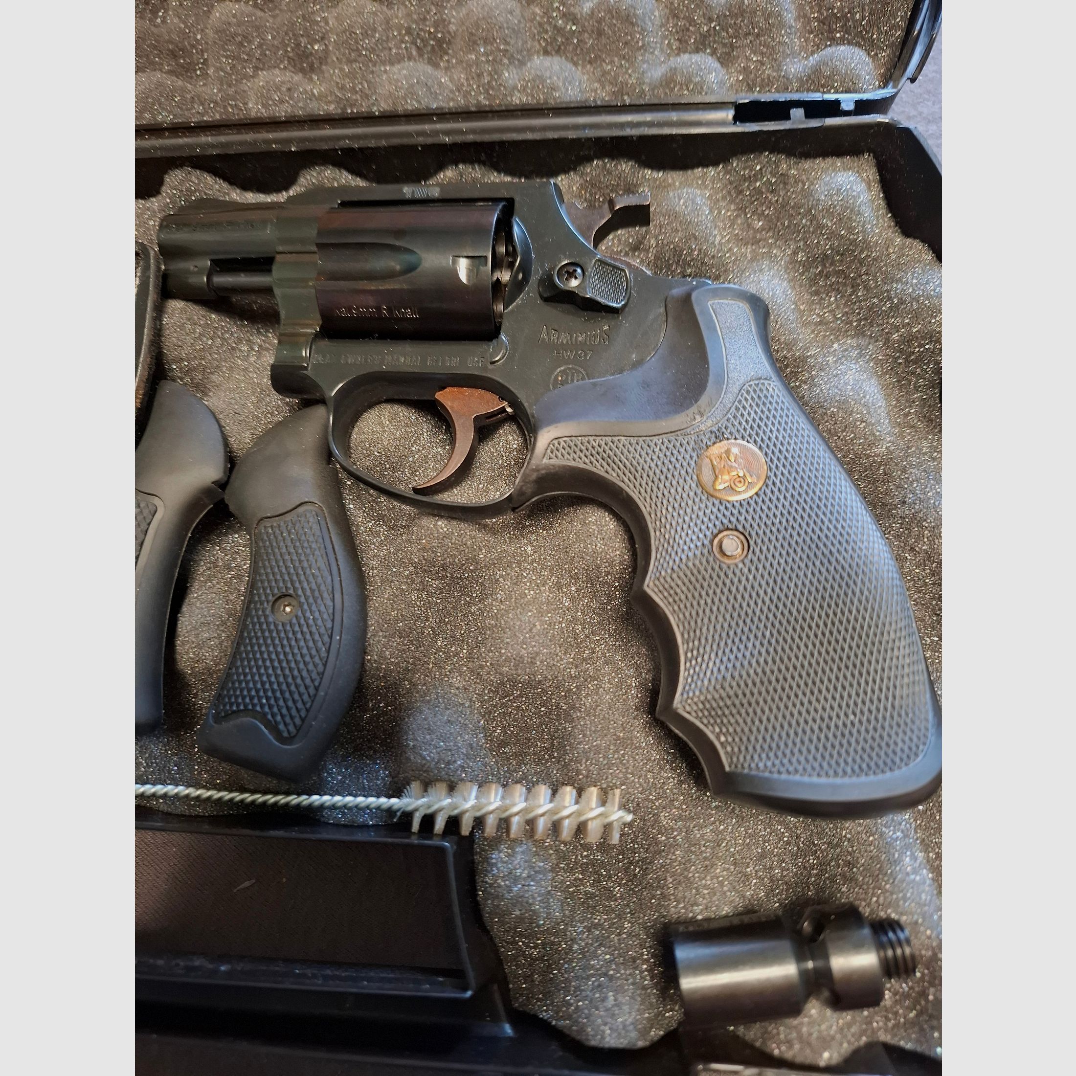 Arminius HW 37 met holster en extra gripplaten