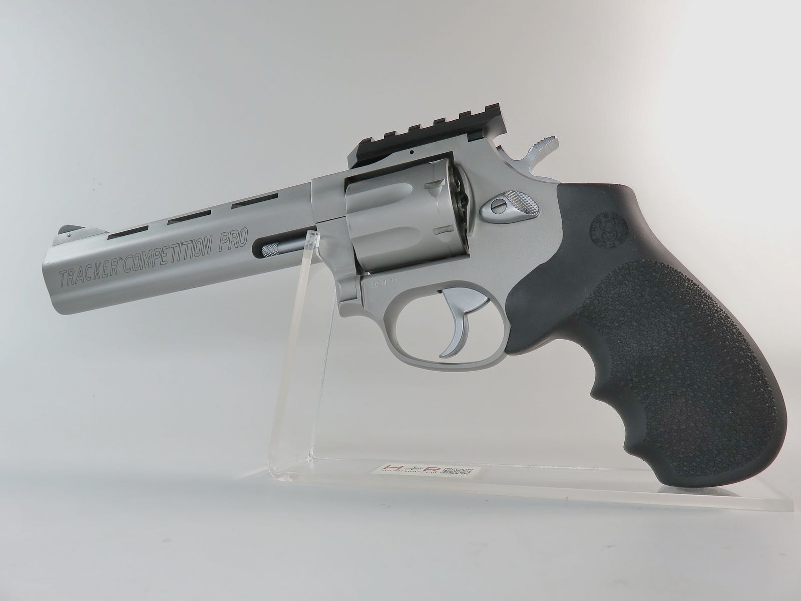Neuwertiger Revolver Taurus Tracker Competition PRO 6" mit Weigand-Picatinny-Schiene und Hogue-Griff