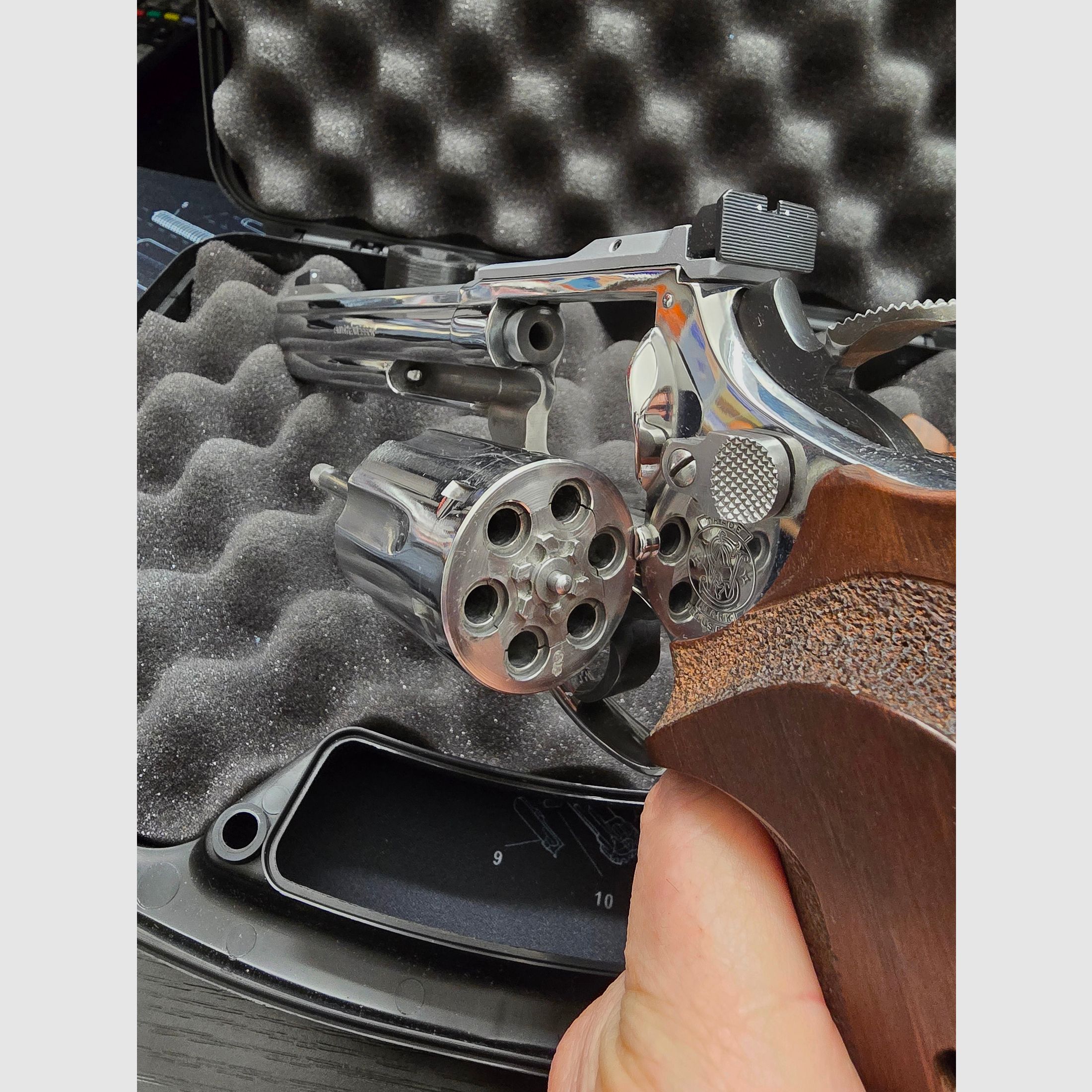 Smith und Wesson 6Zoll KK-Sportrevolver 617-1