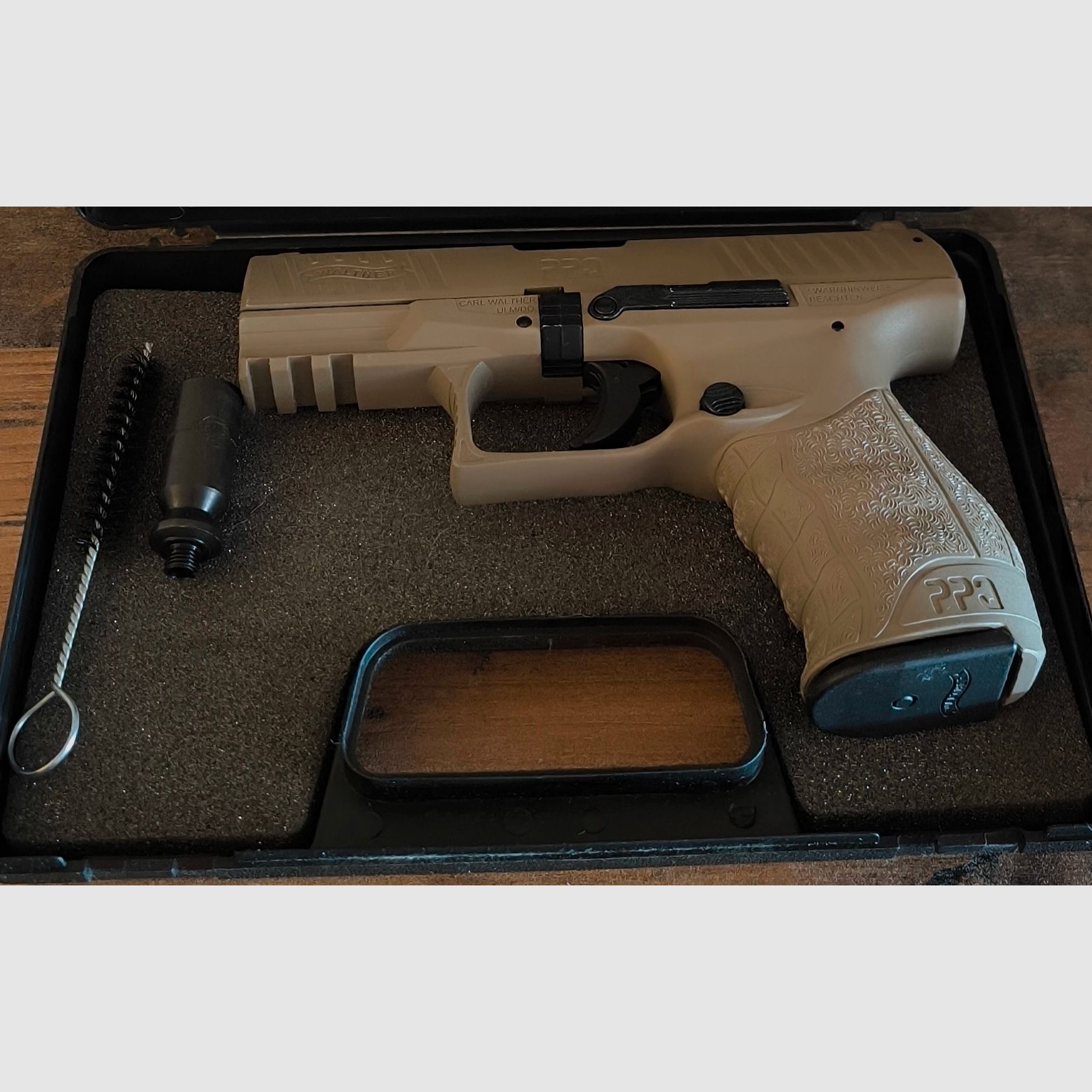 Schreckschuss, SRS - Waffe 9mmPAK, Walter PPQ M2 Farbe FDE & Original Walter Koffer 