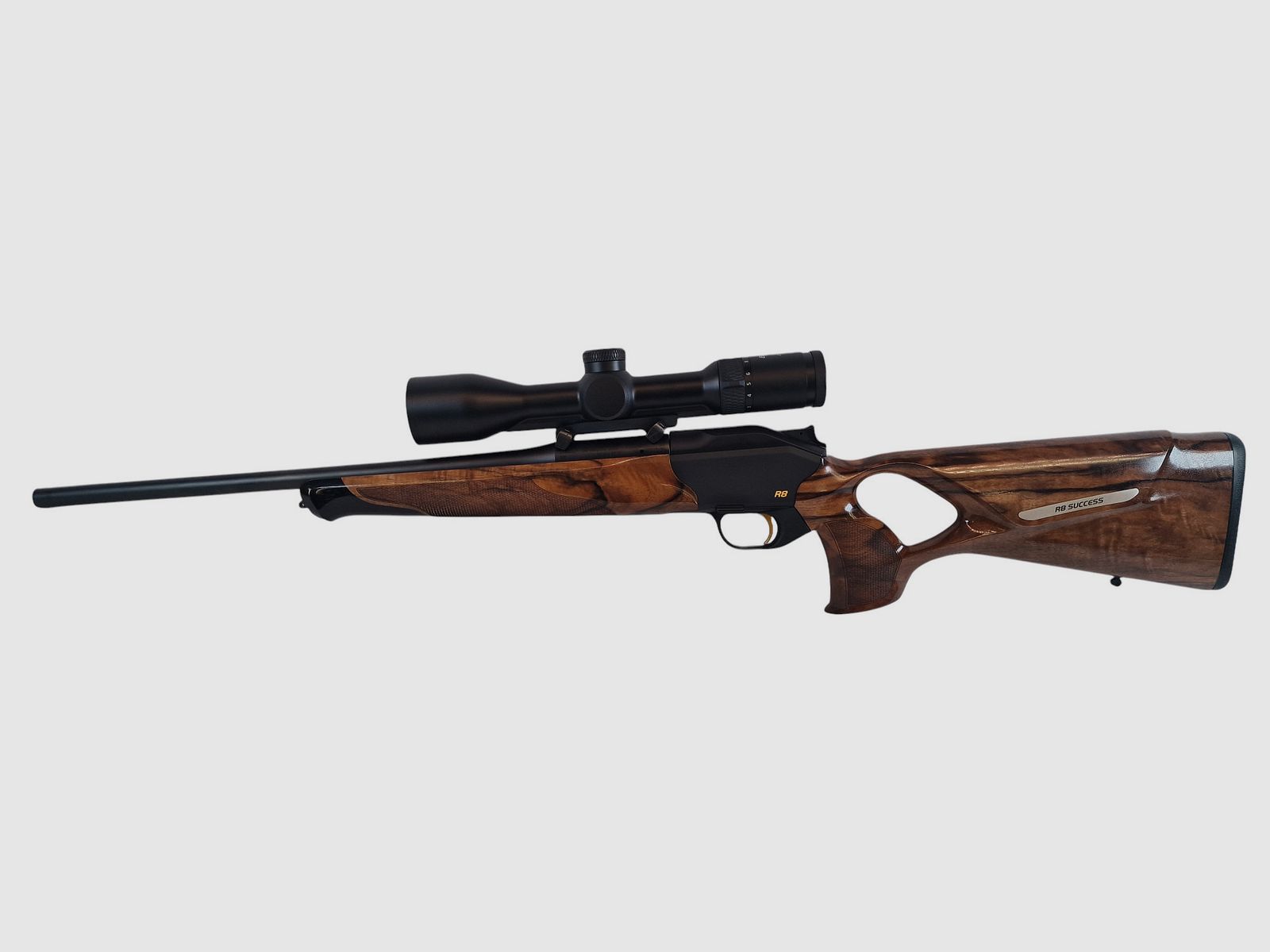 Blaser R8 Success Holz HK4 Kal. 8x57JS LL. 52cm mit M15x1 und Blaser B2 2-12x50 IC S 