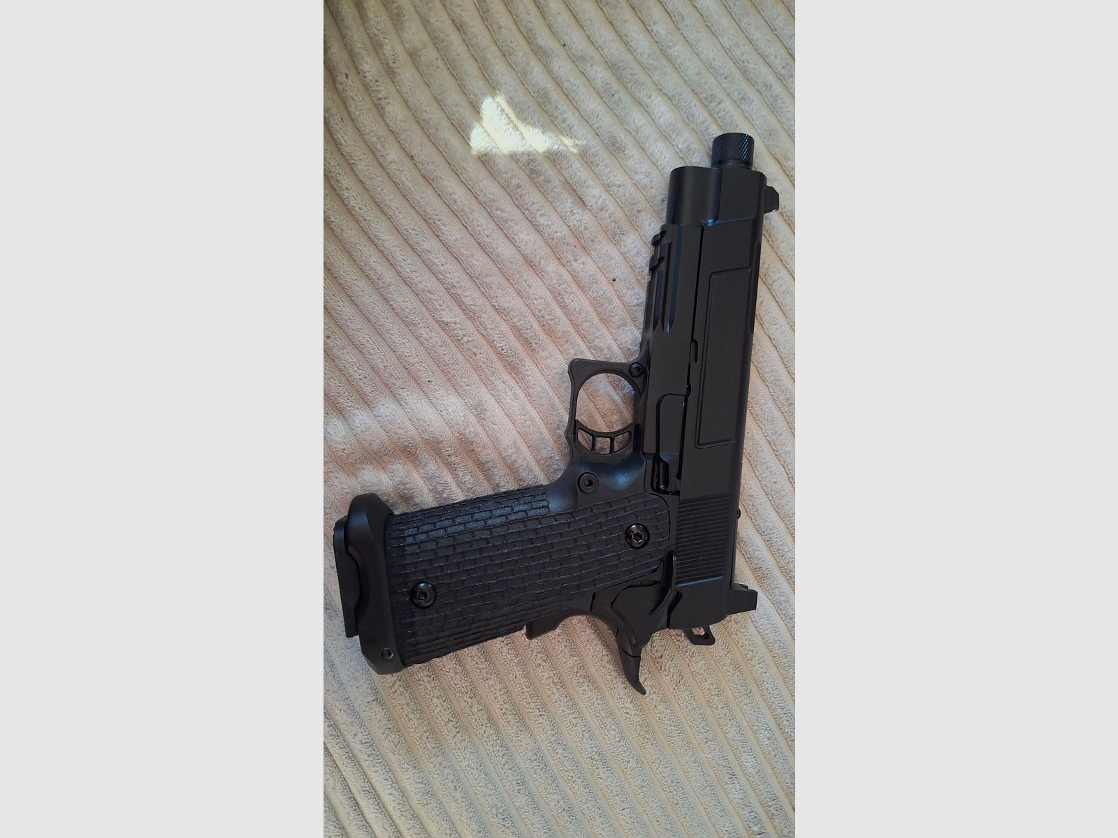Airsoft 1911 Pistol Gas-operated