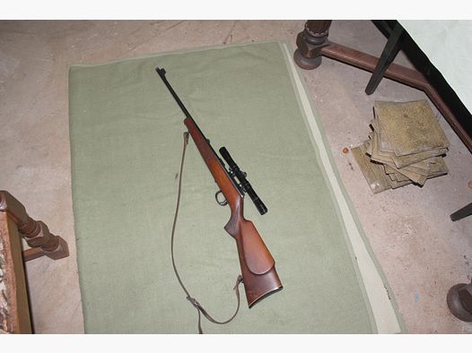 Rep. karabinek .22lr od Anschütz z ZF w montażu opóźniającym + amunicja