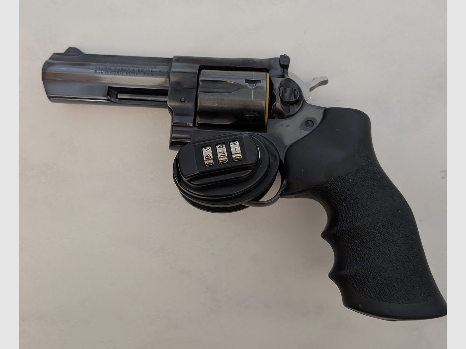 Ruger GP100 (op de loop gestempeld) / in WBK geregistreerd als RUGER GP141 – Kal. .357 Magnum – Cat. B
