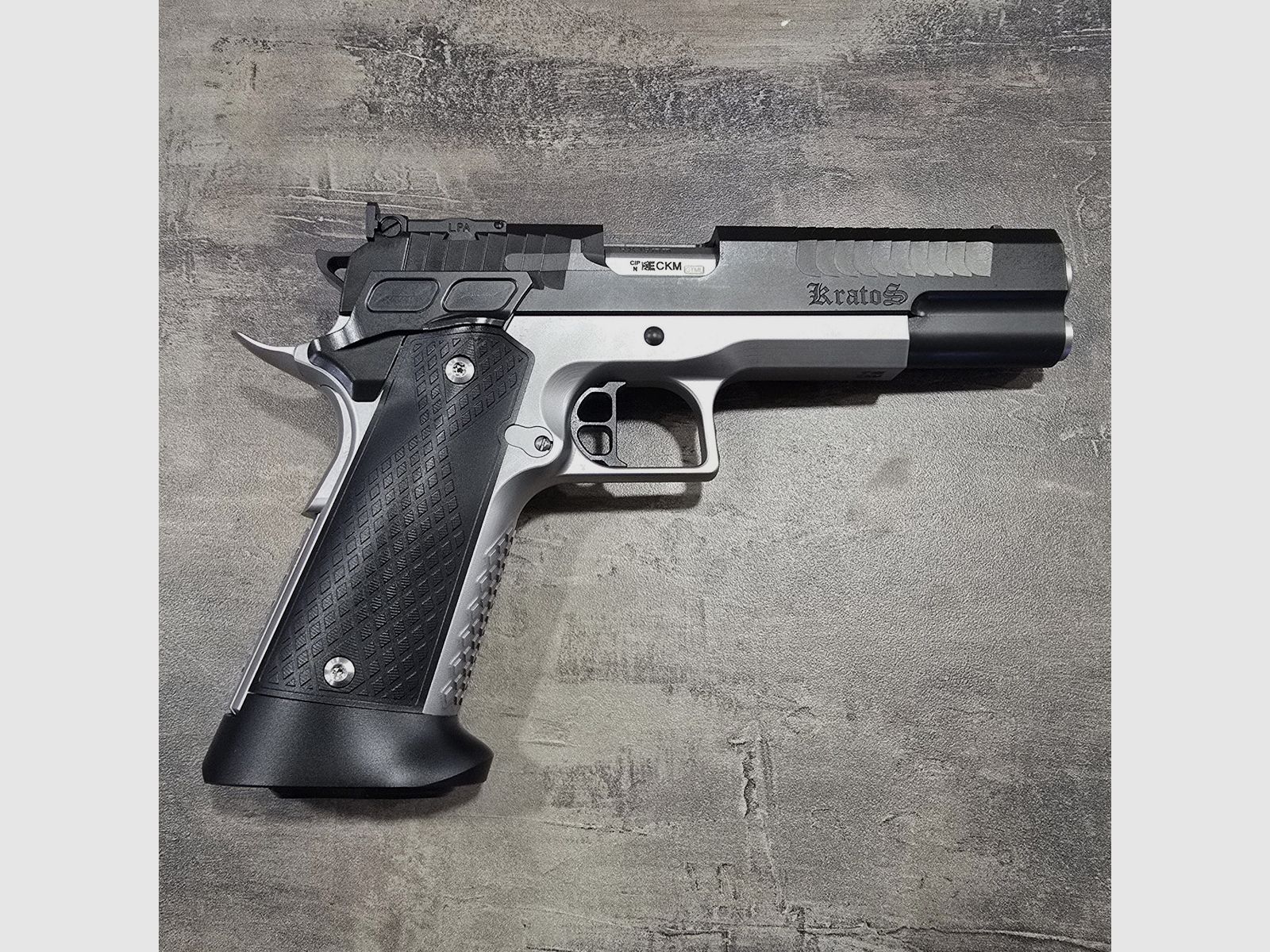 M-Arms Pistole 1911 Kratos 5″ cal. 9×19 Duo Color Aluminium Grips, Bild 2 von 2