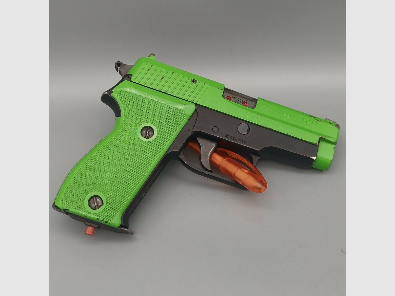 SIG Sauer P6 Laser Übungspistole der Polizei NRW "Grünwaffe" CQT" #986 ohne
