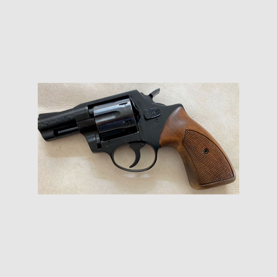 Röhm RG69 revolver a salve brunito (PTB 275) Rg 69 tamburo in acciaio con impugnature in legno Röhm Combat