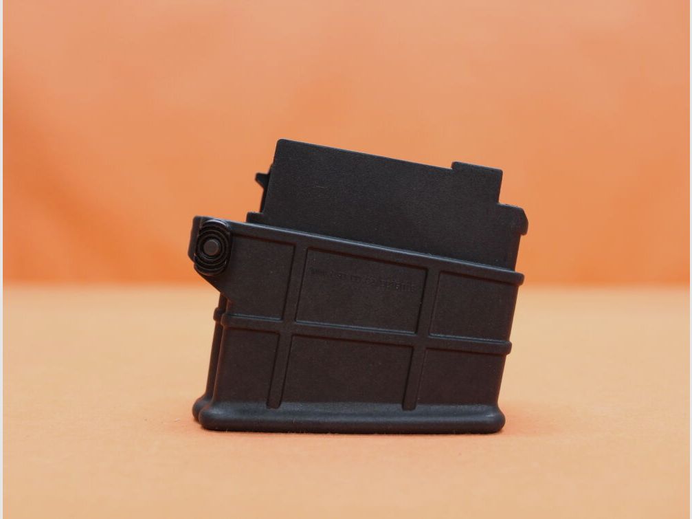 Armes légères tchèques - CSA Armes légères tchèques SA vz.58 223 : Adaptateur de chargeur AR-15 en polymère noir (58-2-065) Convient pour l'utilisation de chargeurs métalliques USGI AR-15