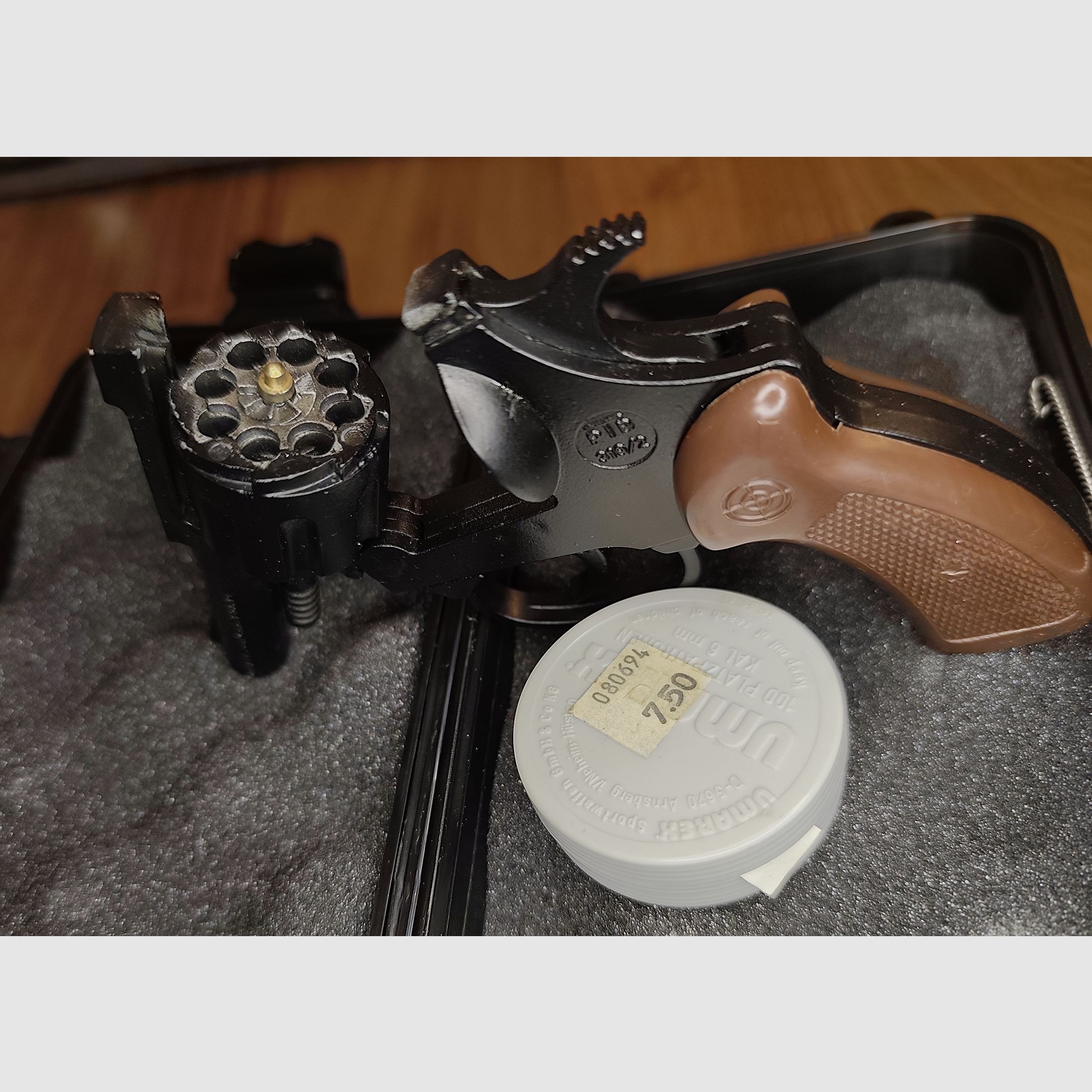 UMAREX Kipplauf Revolver 6mm + Munition + Pyro Effekte