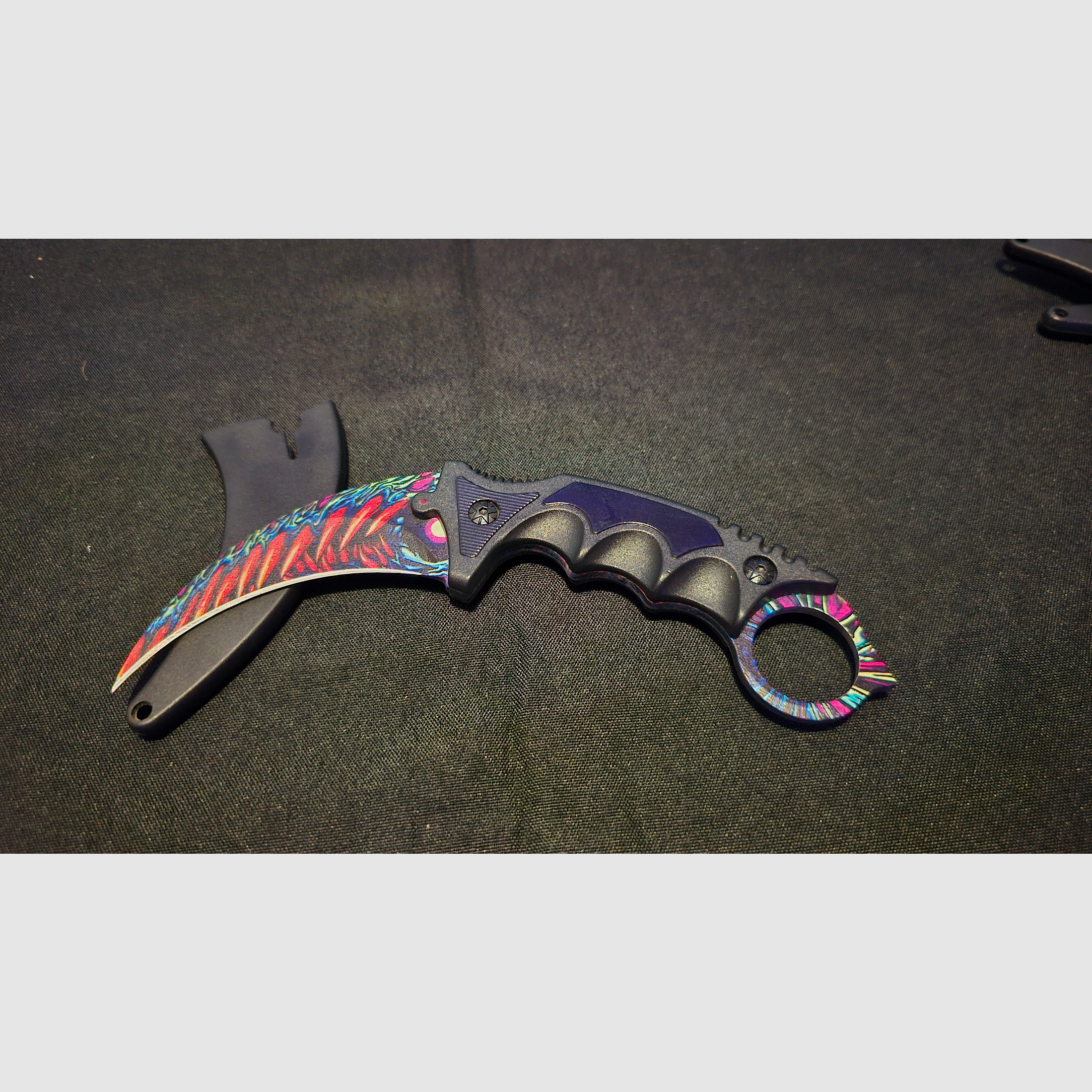 Karambit 2 seitiges design Hyper beast