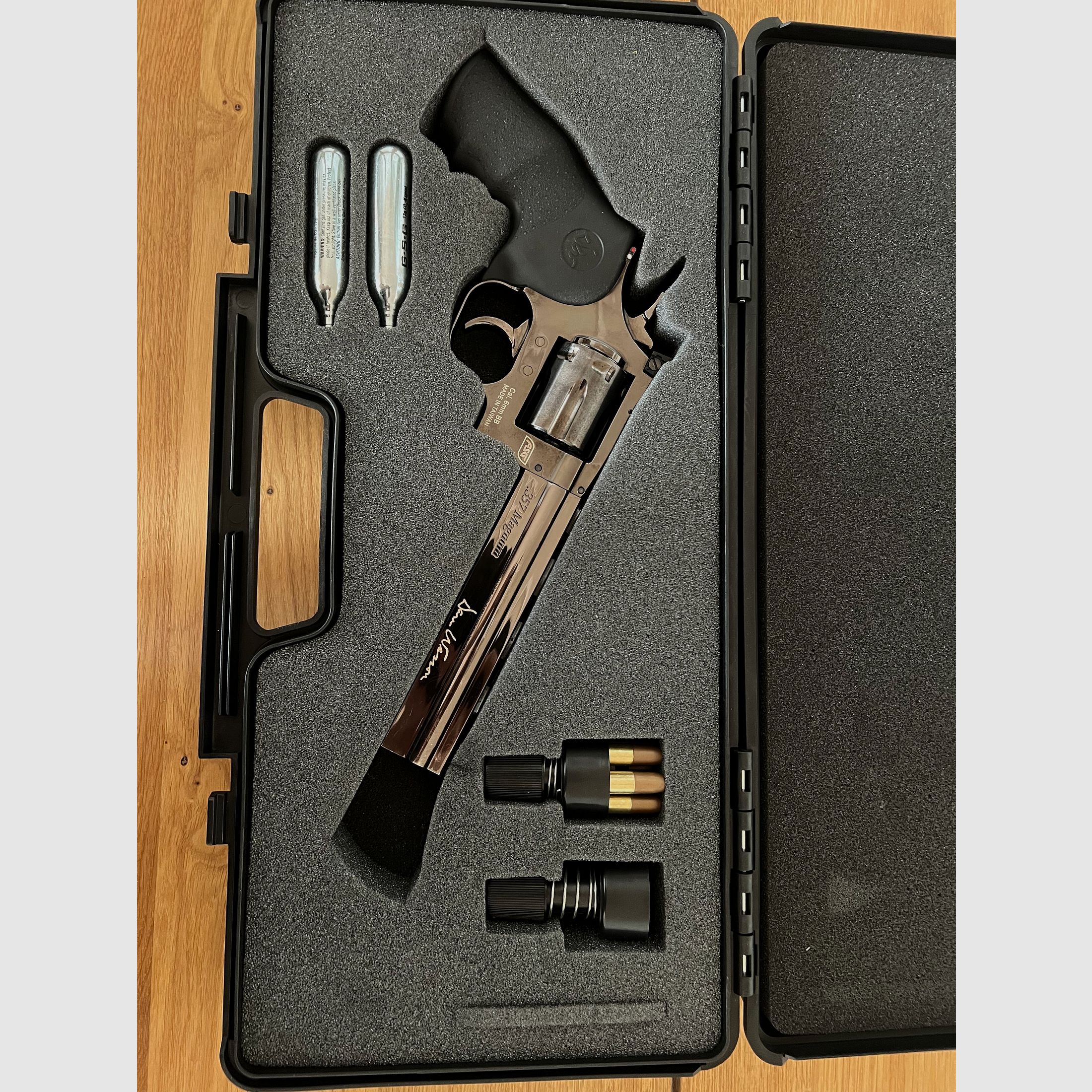 Dan Wesson 715 6"