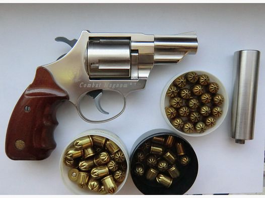 Smith and Wesson Combat Magnum Revolver Cal.45 vernickelt inkl. Schalldämpfer und Munition PTB 617