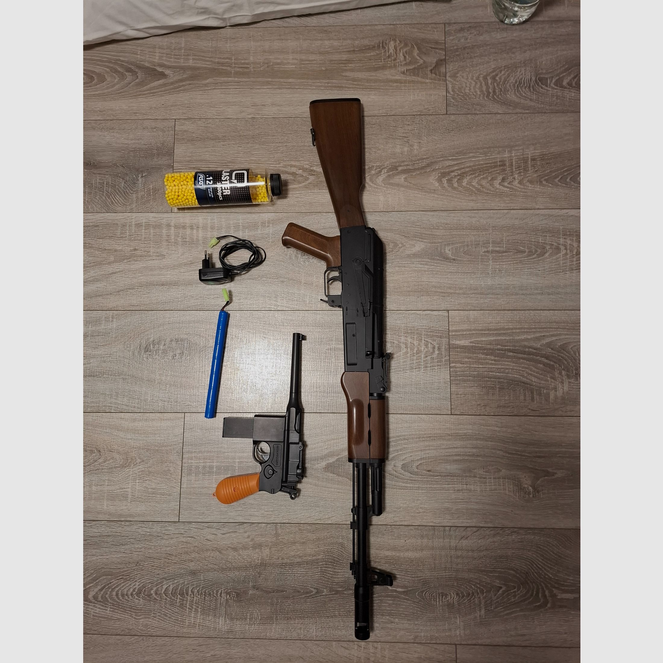Well AK 74 M aeg <0,5 Joule+ Mauser C96 Federdruck , Bild 1 von 11