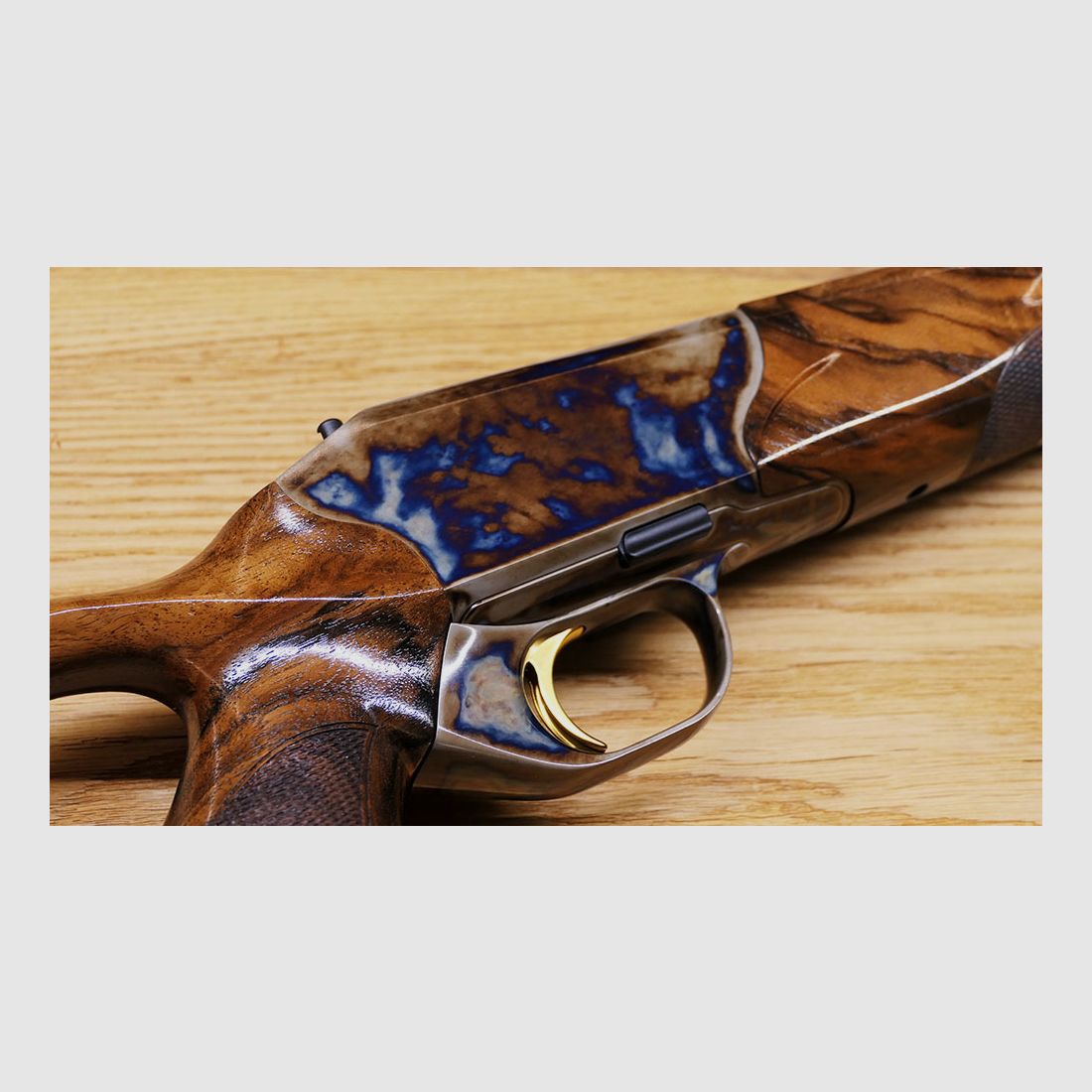 Blaser R8 culata perforada con endurecimiento de colores / sistema de acero / acabado brillante / SUEÑO DE MADERA Y ACERO