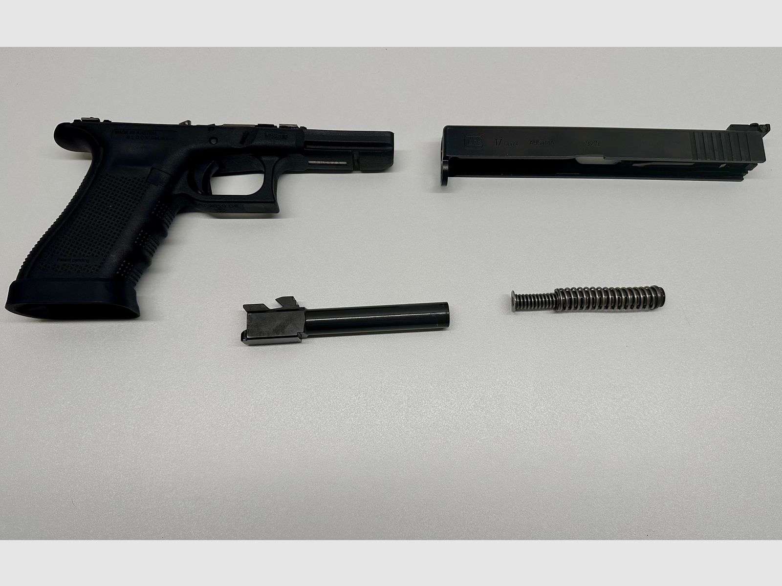 Glock 17 Gen. 4 Kal. 9mm Luger mit reichlich Zubehör und Tuning-Parts