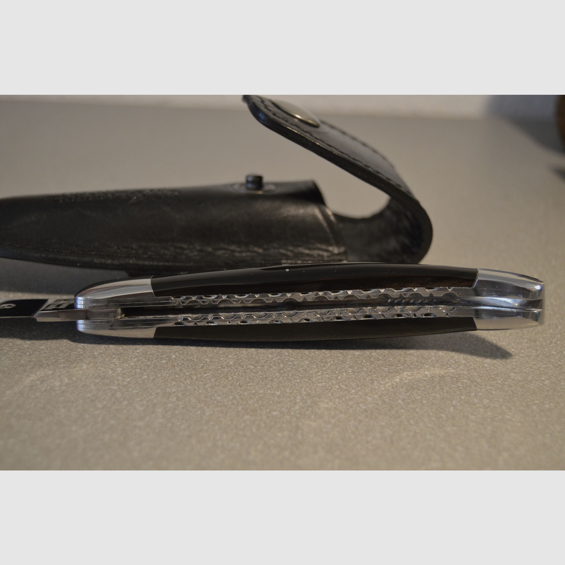 Laguiole en Aubrac ORIGINAL coltello tascabile con fodero