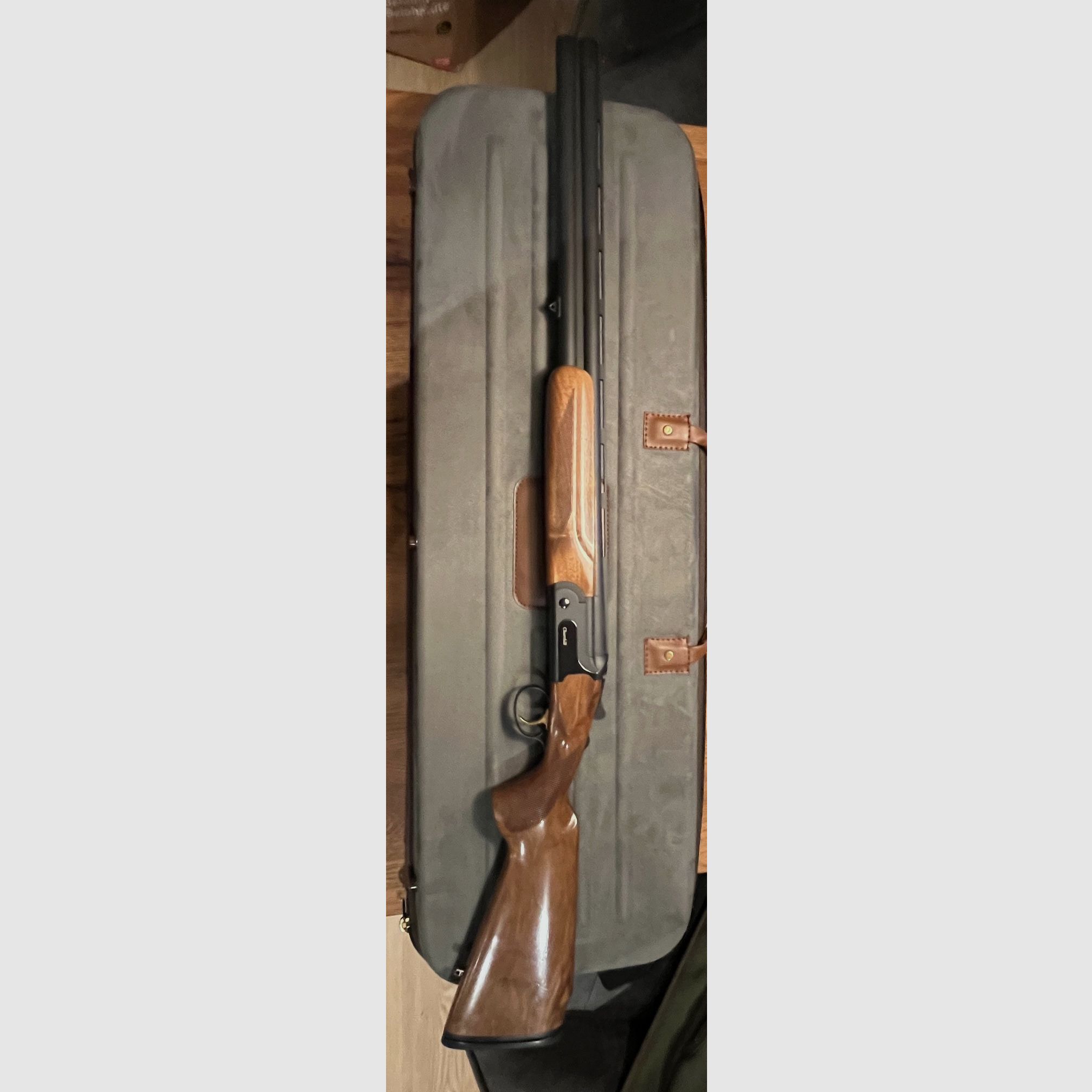 Akkar Churchill 206E Schwarz II