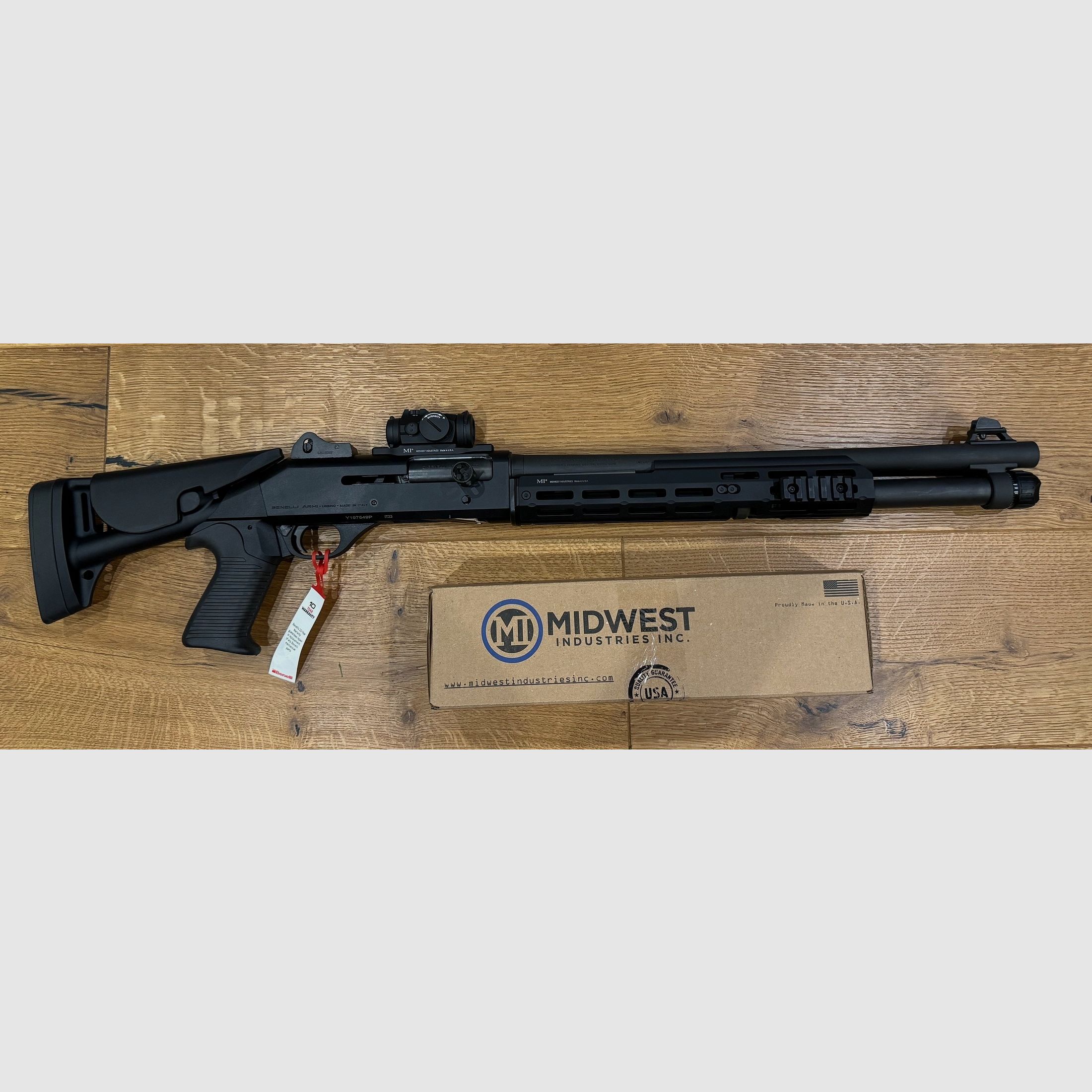 Benelli M4 Super 90 TS avec Aimpoint et crosse avant M-LOK