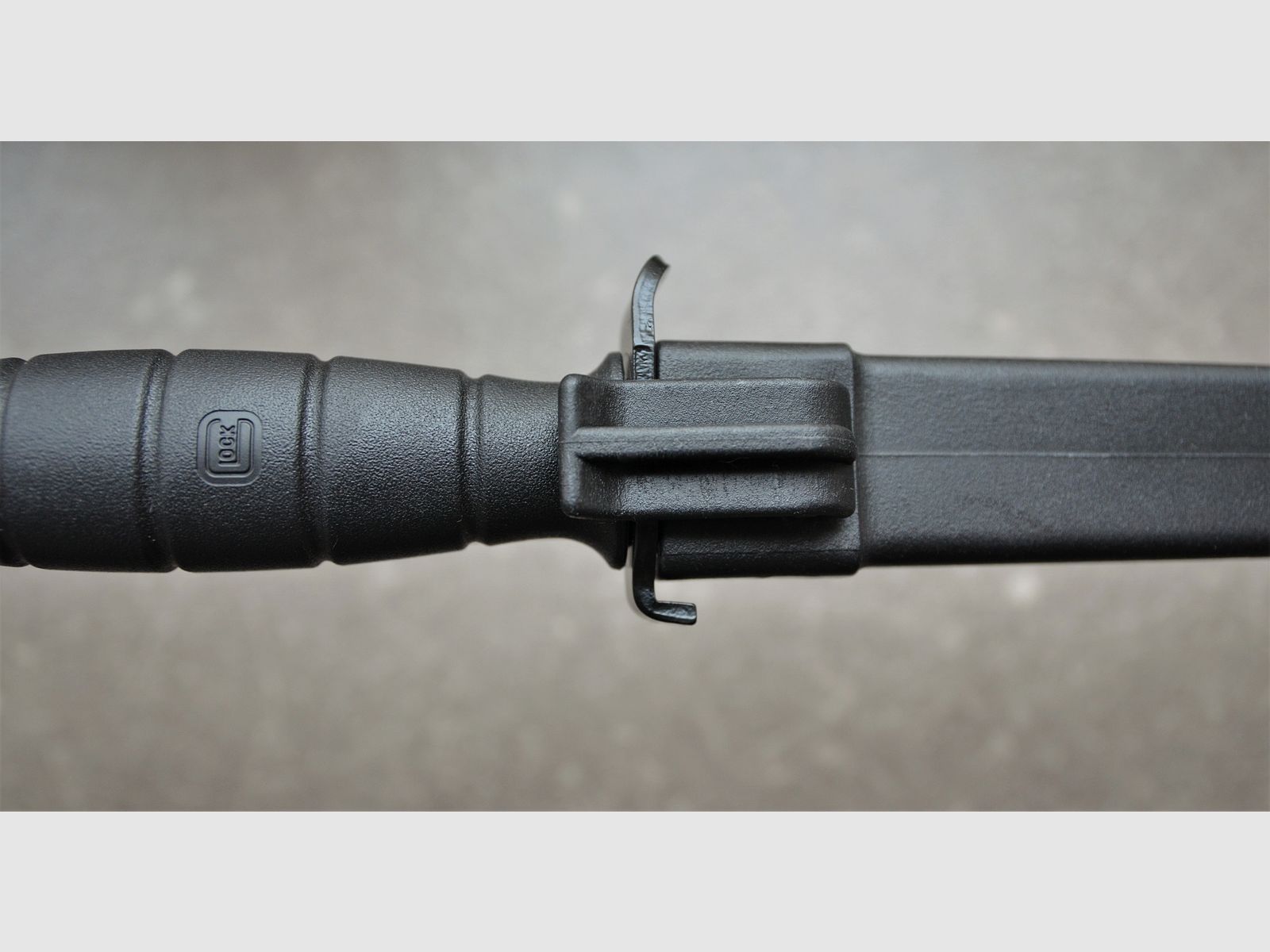Glock Feldmesser FM 78 schwarz – Militärisches Mehrzweckmesser