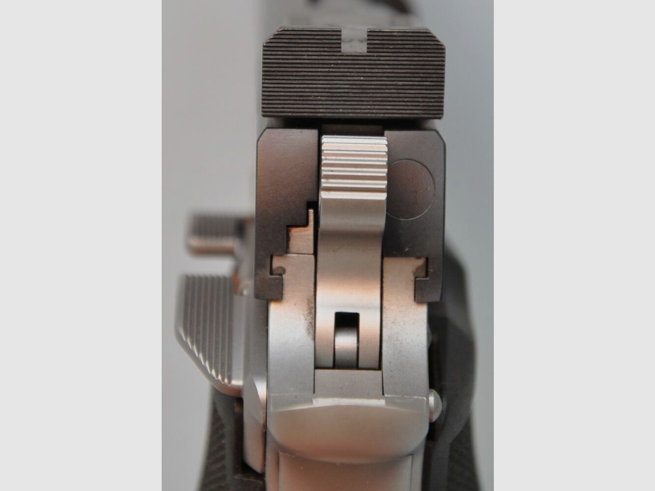 Holden Custom Guns 1911 9mmLuger