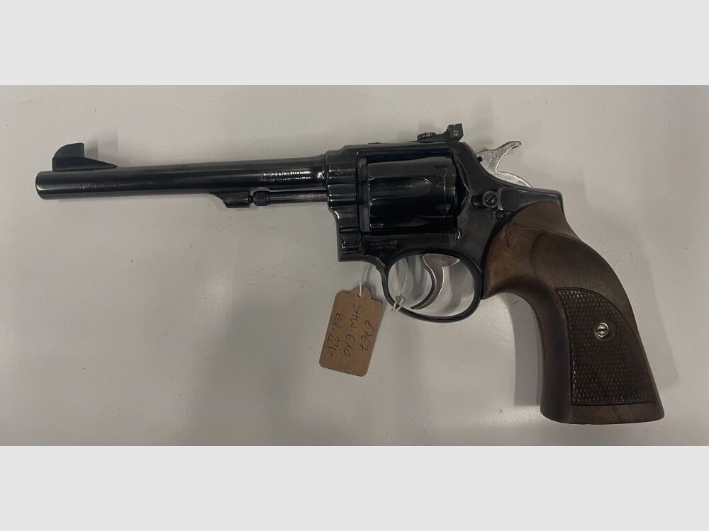 Smith + Wesson 610