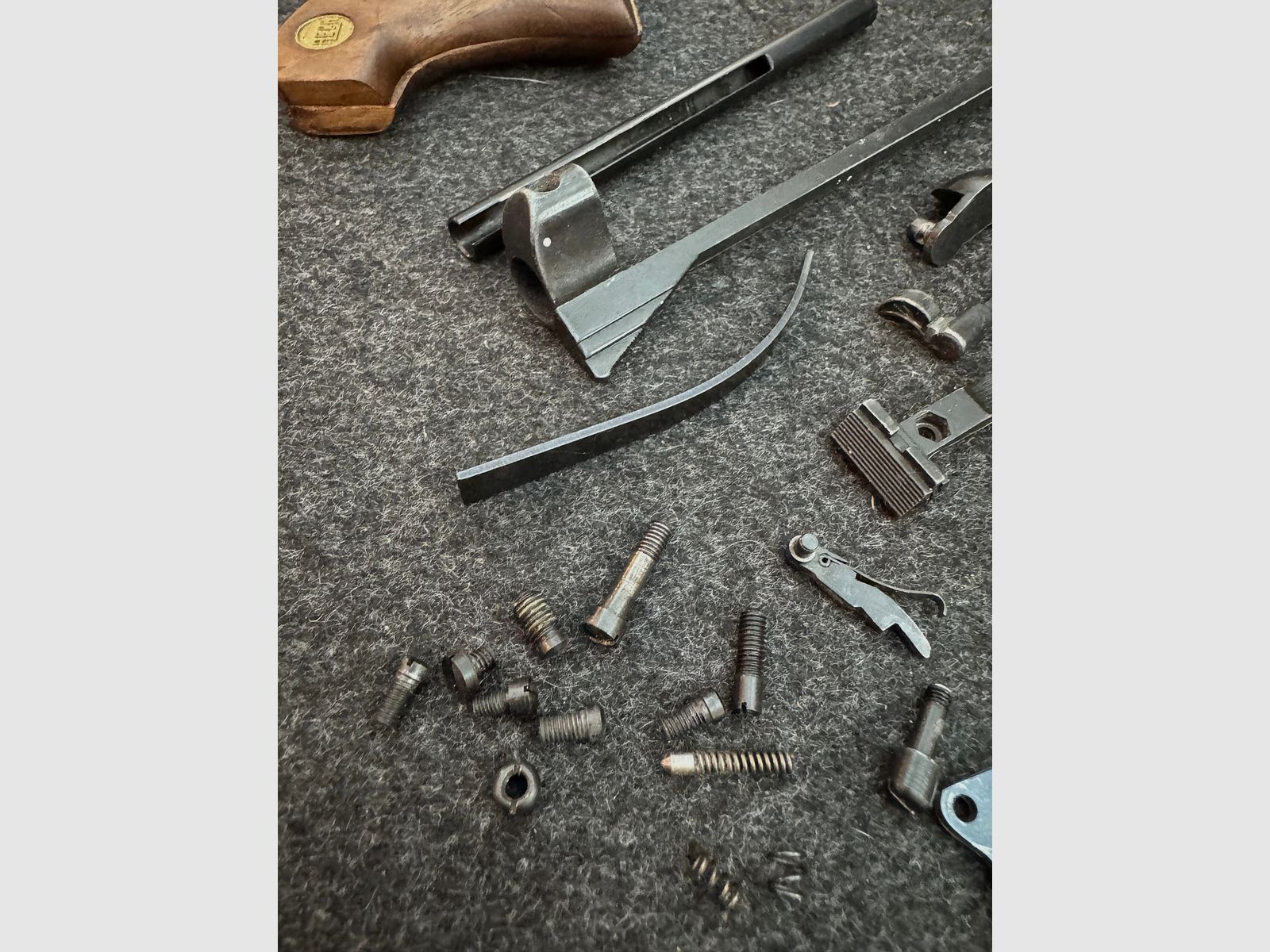 Juego de piezas de repuesto para RECK R20 (revólver, cal. 4mm M20) — todas las piezas, tornillos, muelles, martillo y empuñaduras disponibles para la venta — juego completo