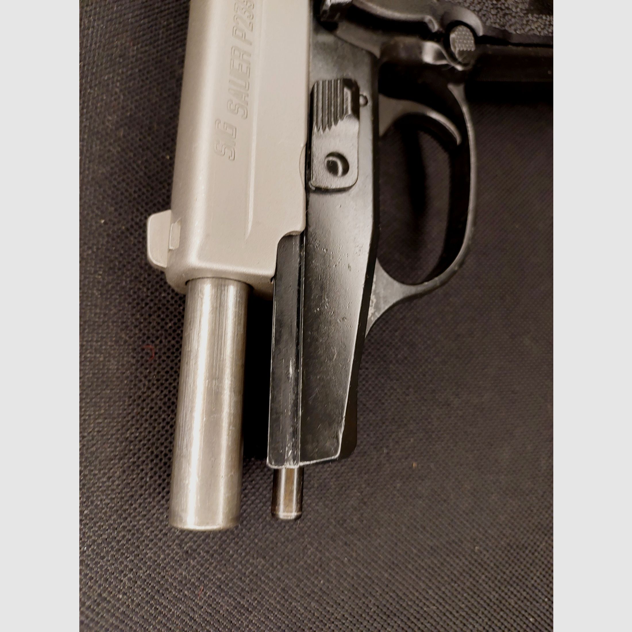 Sig Sauer P239 Nickel schreckschusspistool in kaliber 9 mm P.A.K. (PTB874) met Fobus holster