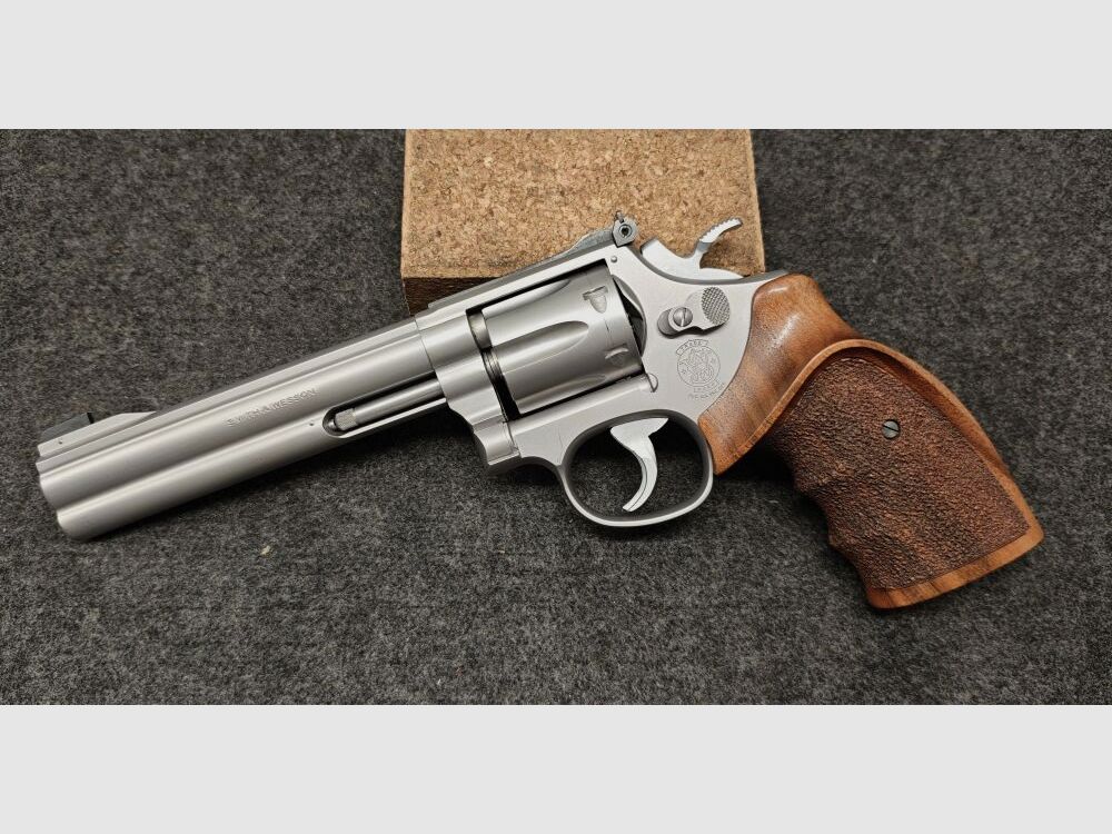 Smith & Wesson 617 Target Champion