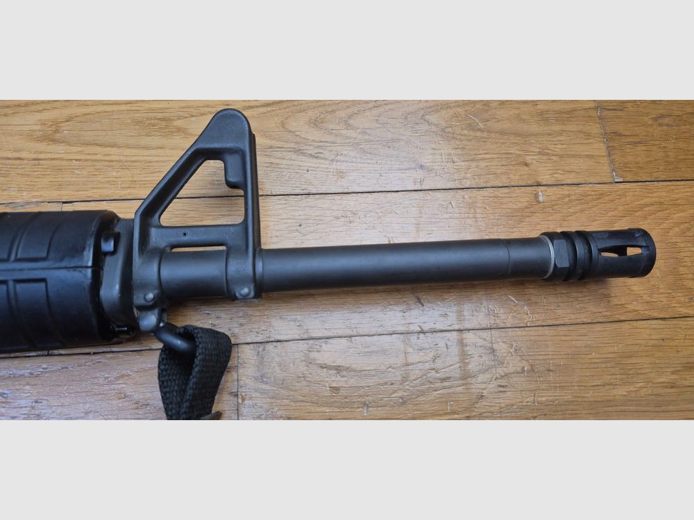 Sehr schöne Colt AR15 A2 Sporter II Repetierbüchse – Kaliber 222 rem. – 100% Colt Herstellung um 1985 – Zwischen der M16 A1 und der M16 A2 im Colt Stammbaum – Exzellente Standwaffe von hoher Qualität für Fans der AR15 Plattform – TBE++, Bild 41 von 43