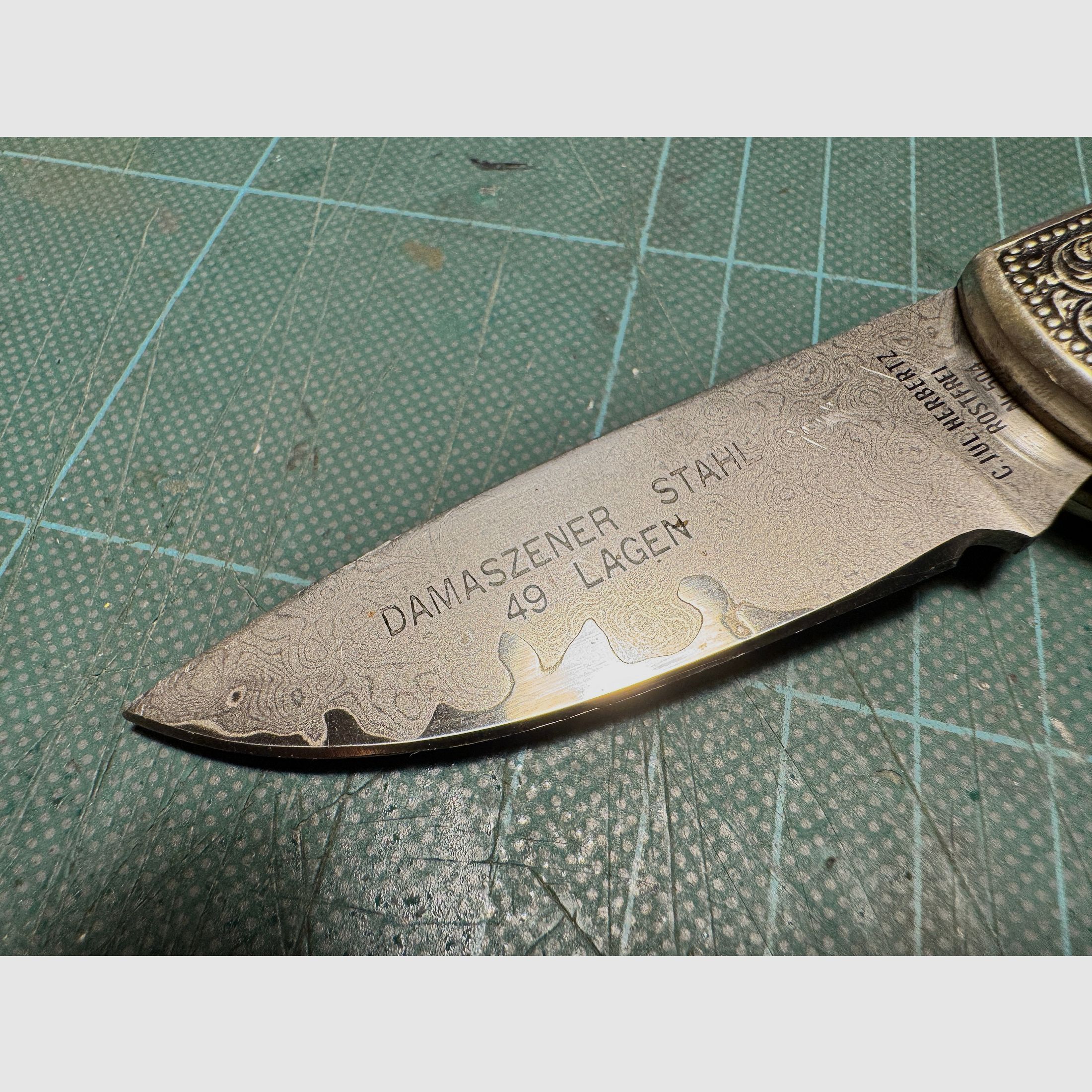 Herbertz Damast Taschenmesser Nr. 504 – 49 Lagen – Verzierte Backen (inkl. OVP), Bild 2 von 8