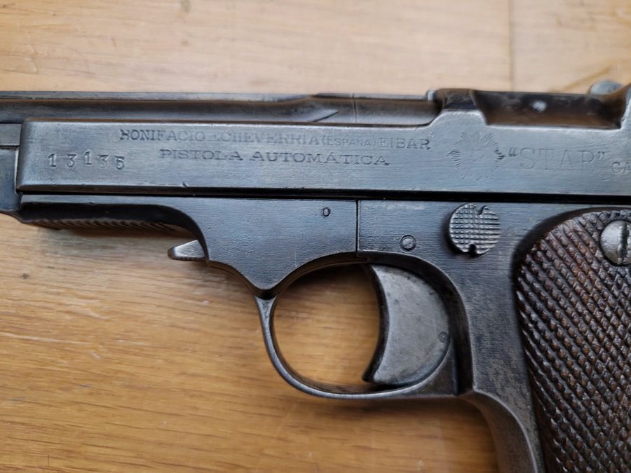 Seltenes Dienstpistole Star 1914 – Kaliber 7,65mm – Herstellung Bonifacio Echeverria in Eibar – Exzellente Griffschalen – Flüssige und robuste Mechanik – Sehr guter Lauf – 75% seiner ursprünglichen Brünierung – Perfekte Markierungen – Sehr guter Zustand, Bild 5 von 18
