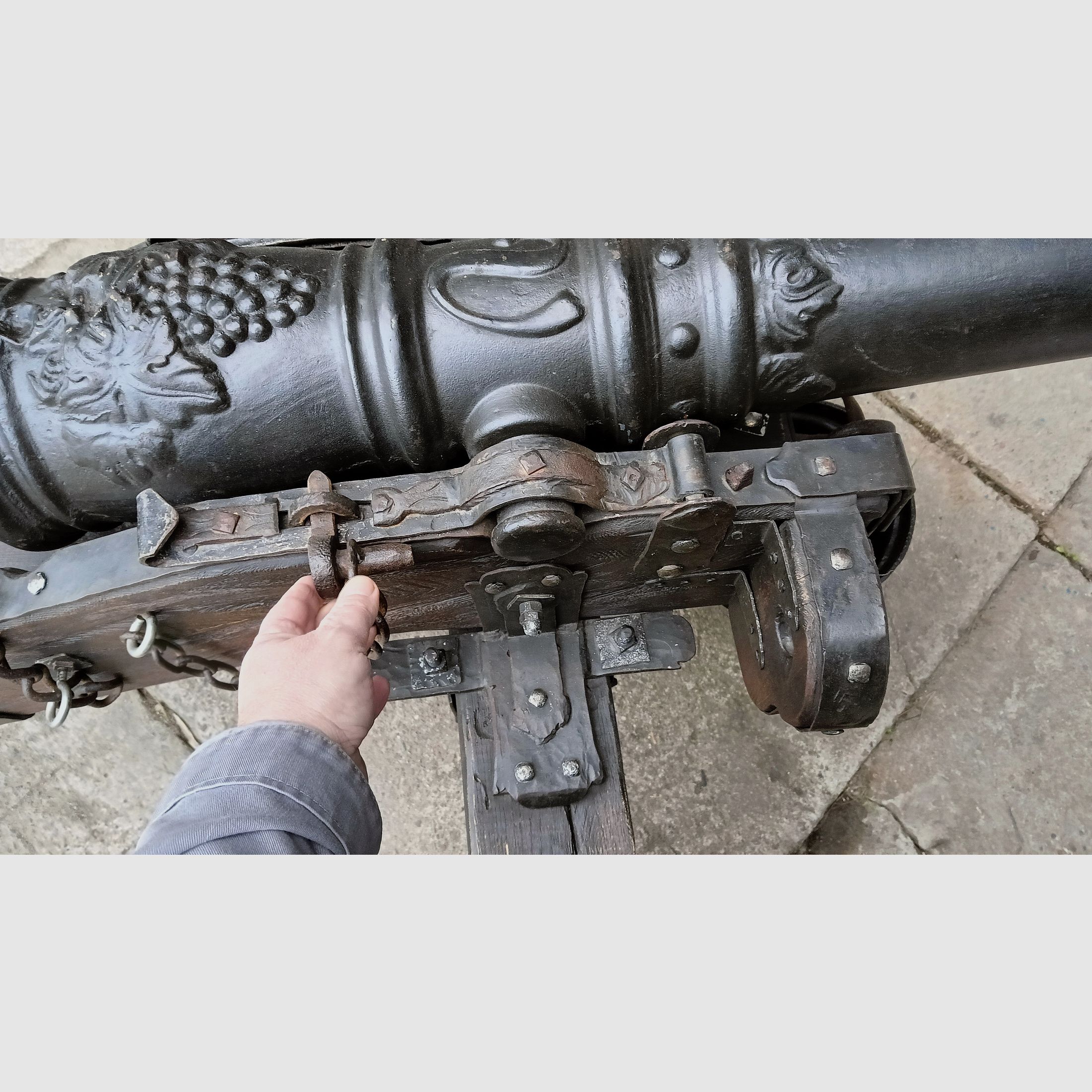 OgłoszenieReplika armaty wojskowej