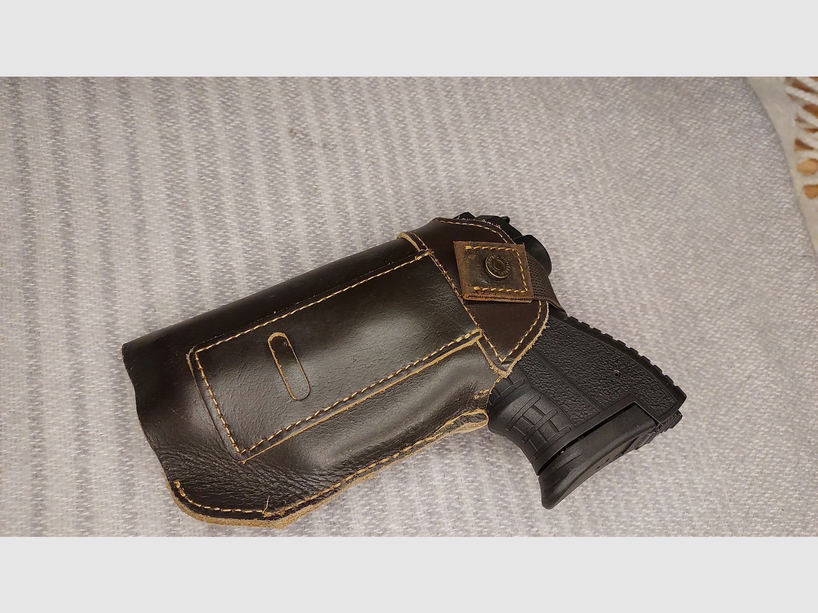 Zoraki M 906 blank firing pistol 9mm P.A.K. (PTB 1064) with holster and 2 magazines