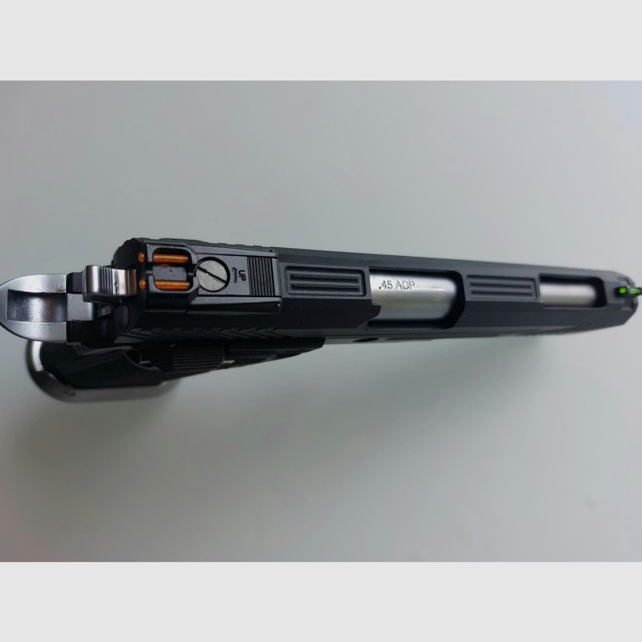 HI-CAPA 5.1 6mm GBB con due caricatori