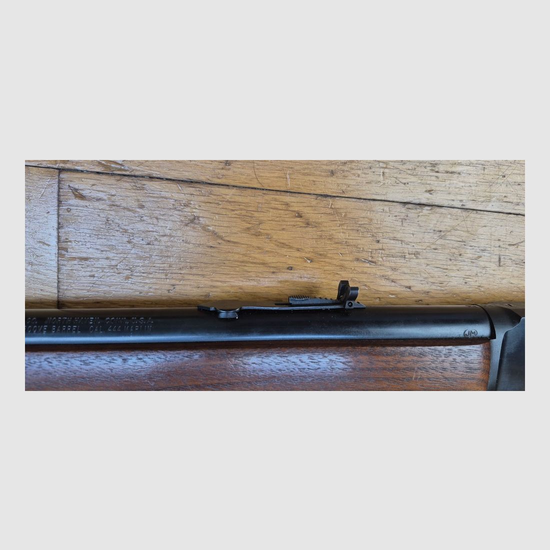 Très belle et puissante carabine Marlin 444 S – Calibre 444 Marlin – Capacité 5+1 – Arme de 1981 au poinçon « JM » – Fabrication New Haven de qualité Marlin avant faillite! – Bois, mécaniques et ajustements au top – Bronzage d&rsquo;origine à 100% – Canon micro Groove « neuf » – Superbe état quasi neuf – TBE+++, image 7 sur 36