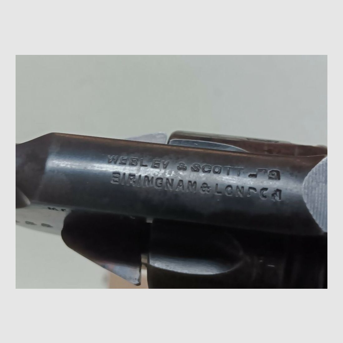 Webley & Scott revolver a tamburo