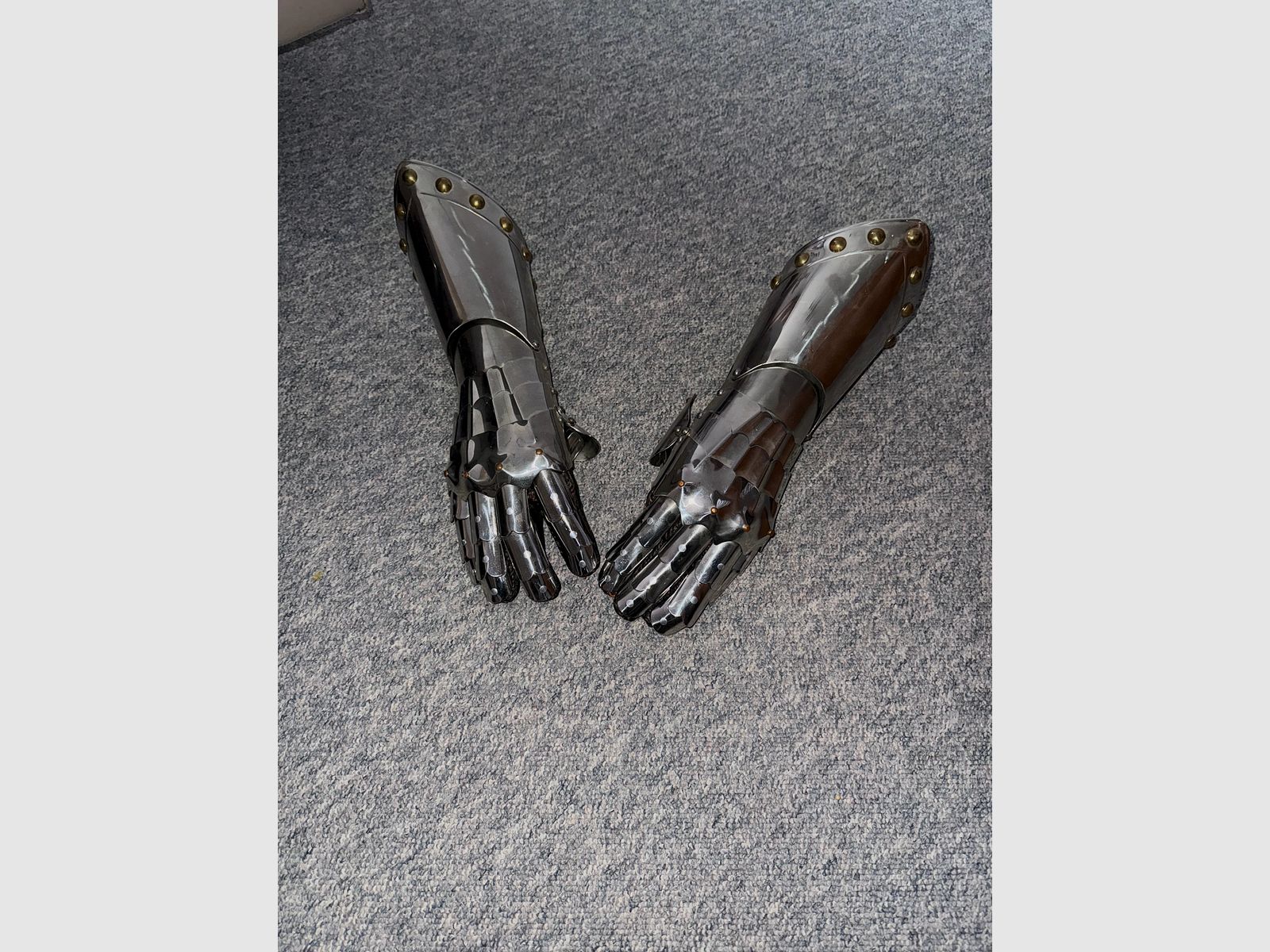 1A knight gloves for the ritual knight's blow.