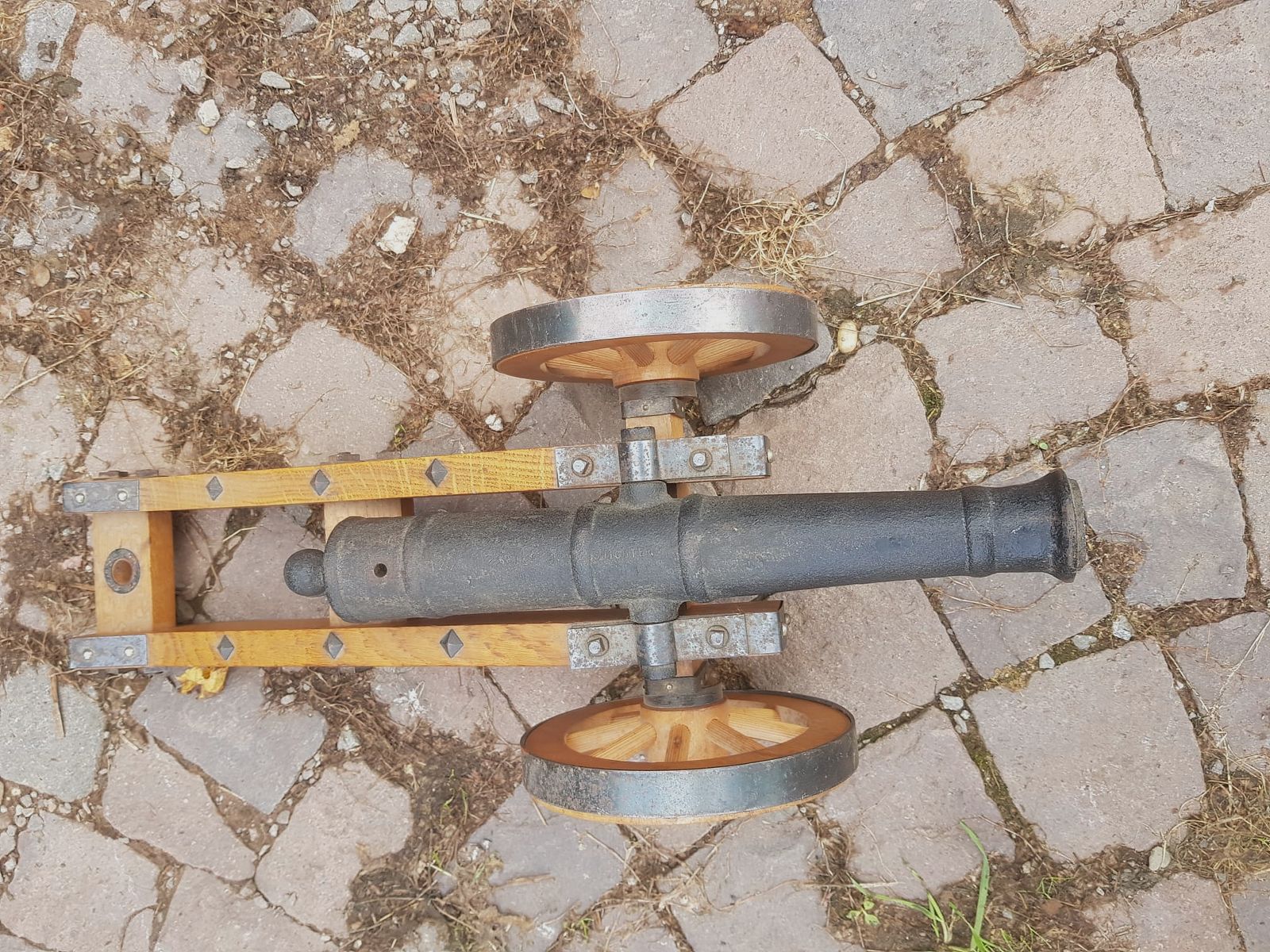 Verkaufe zwei Vorderlader-Kanonen mit Zubehör
