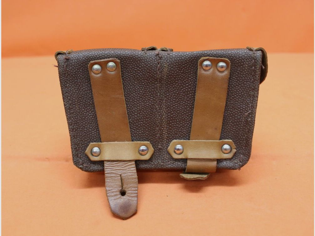 SURPLUS URSS Mosin-Nagant : Sac à munitions URSS en matériau composite marron / cuir pour cadre de chargeur (SURPLUS comme neuf)