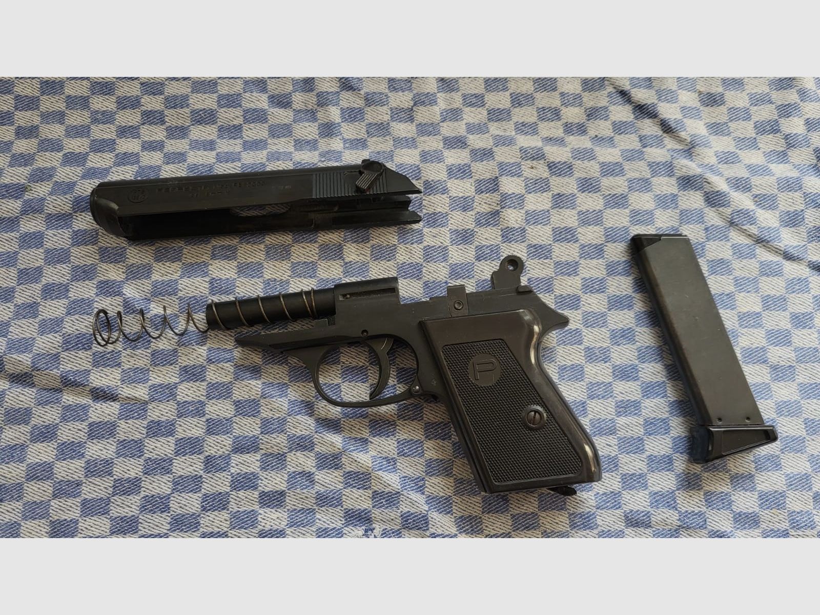   Schreckschusspistole Perfecta Mod.FBI  8000 cal. 8mm Platz 